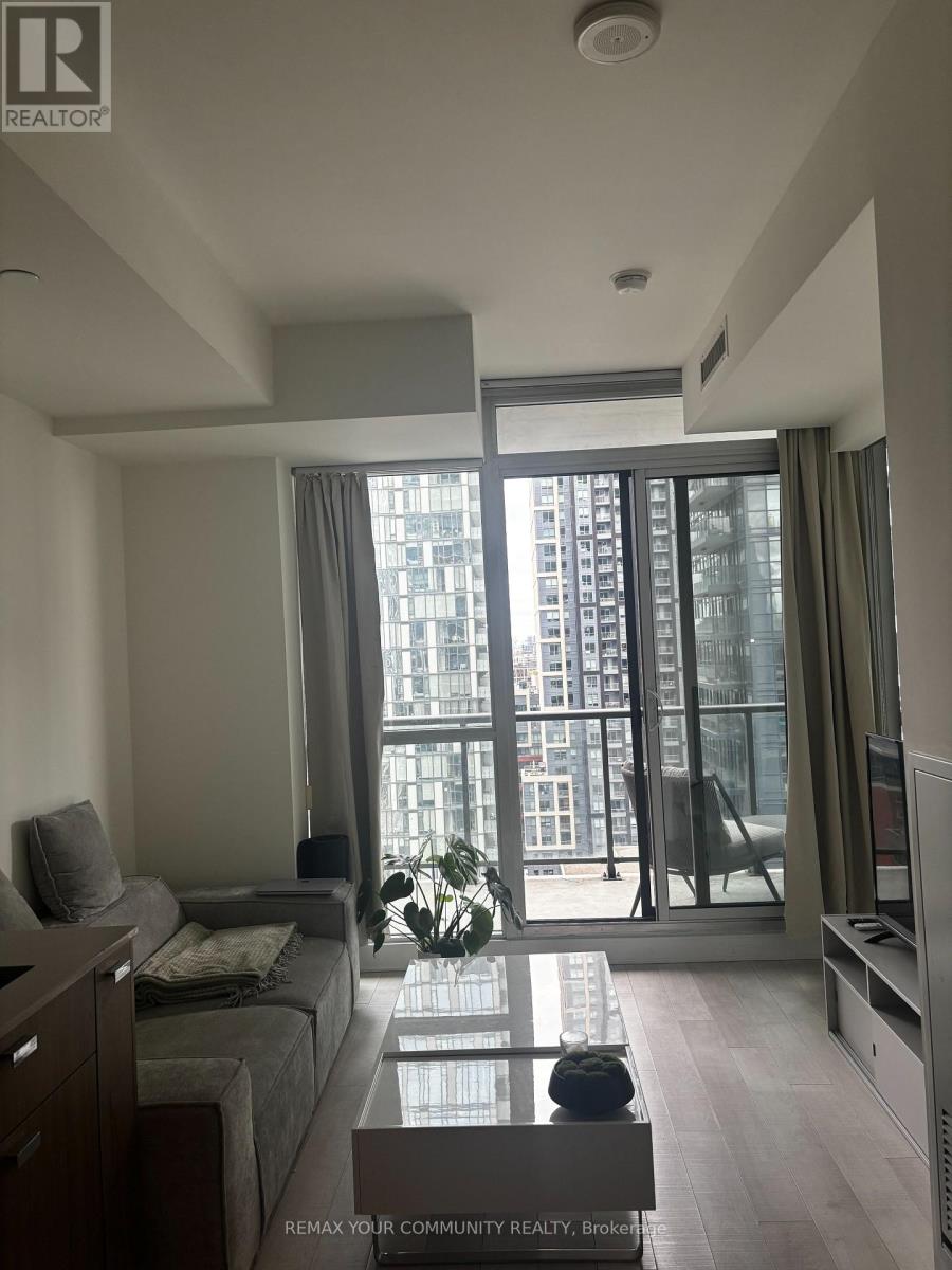 2102 - 290 Adelaide Street W, Toronto, Ontario  M5V 0P3 - Photo 2 - C13214228