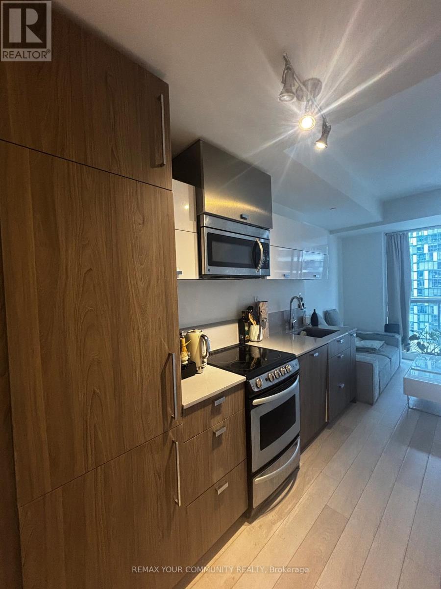 2102 - 290 Adelaide Street W, Toronto, Ontario  M5V 0P3 - Photo 3 - C13214228