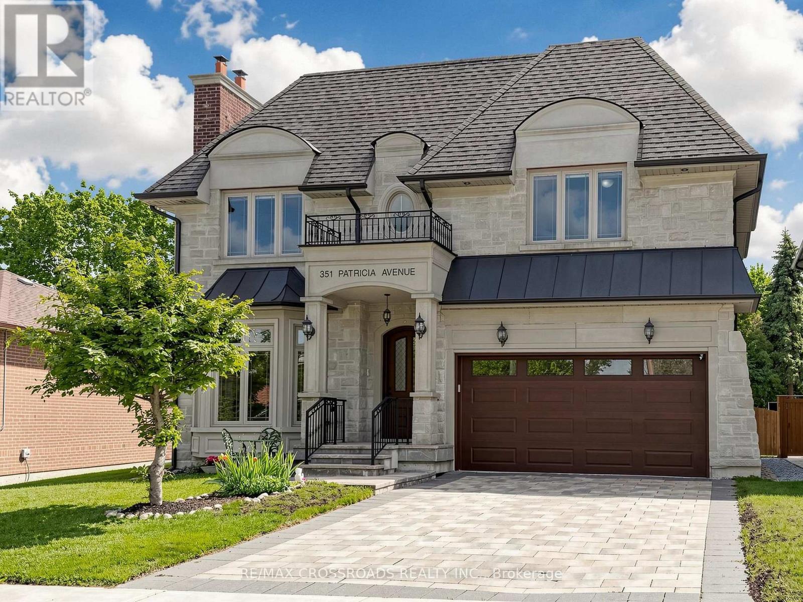 <div class="slider-price">$2,590,000</div><p>351 Patricia Avenue, Toronto, Ontario</p>