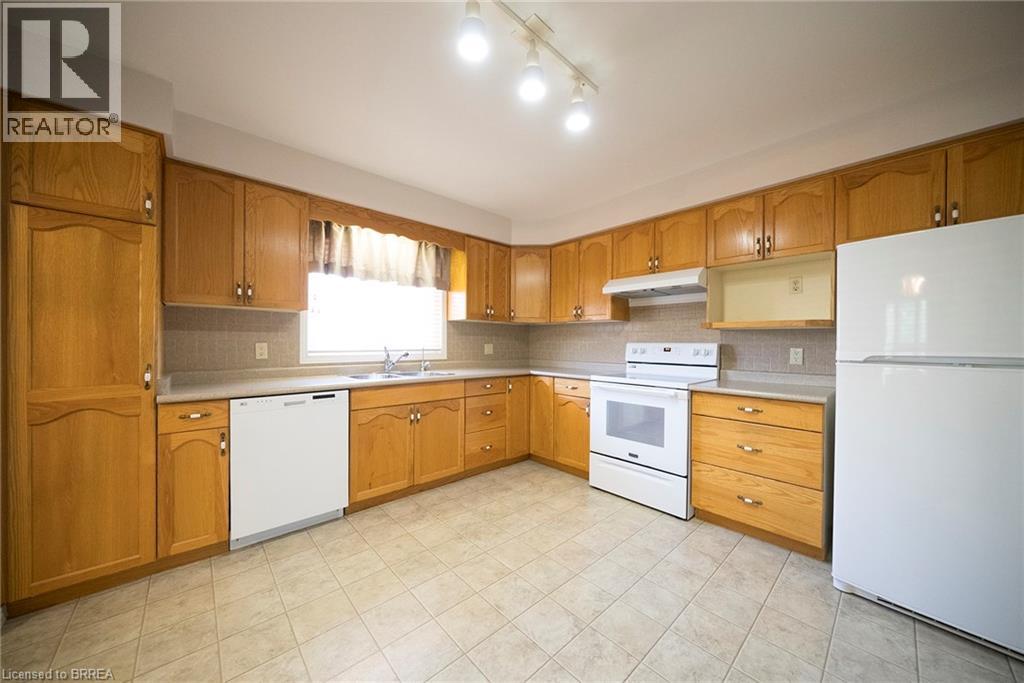 23 Trillium Way, Brantford, Ontario  N3R 7T7 - Photo 9 - 40833812