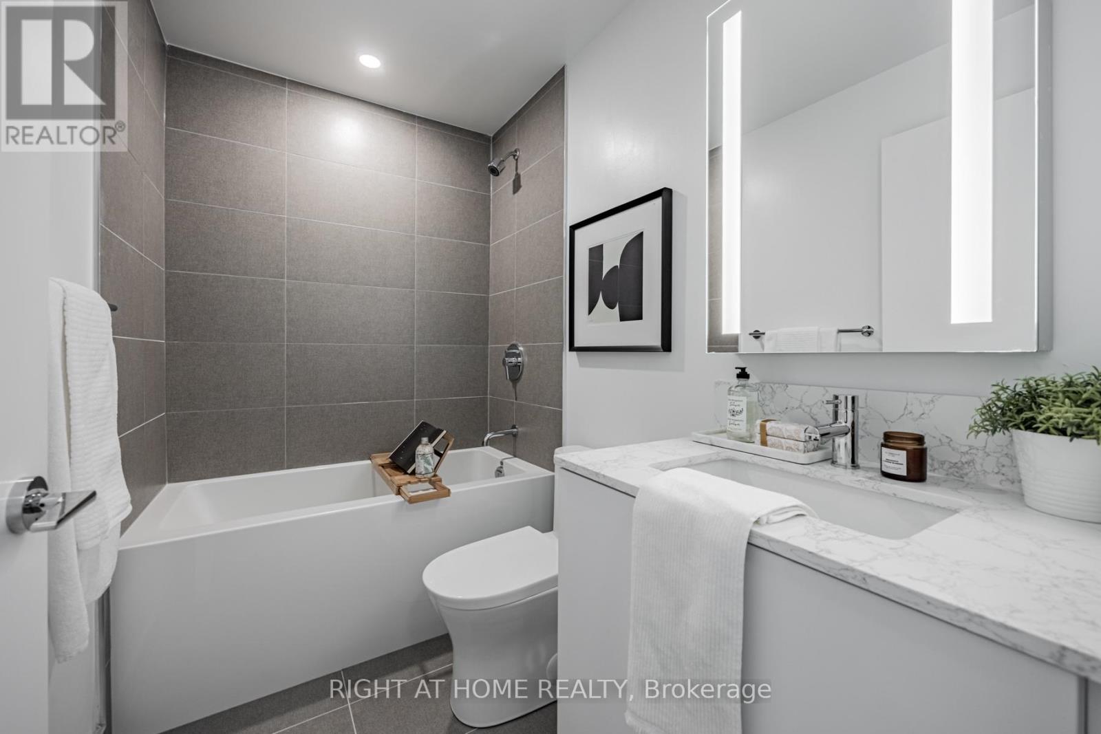 815 - 270 Dufferin Street, Toronto, Ontario  M6K 0H8 - Photo 12 - W12981008