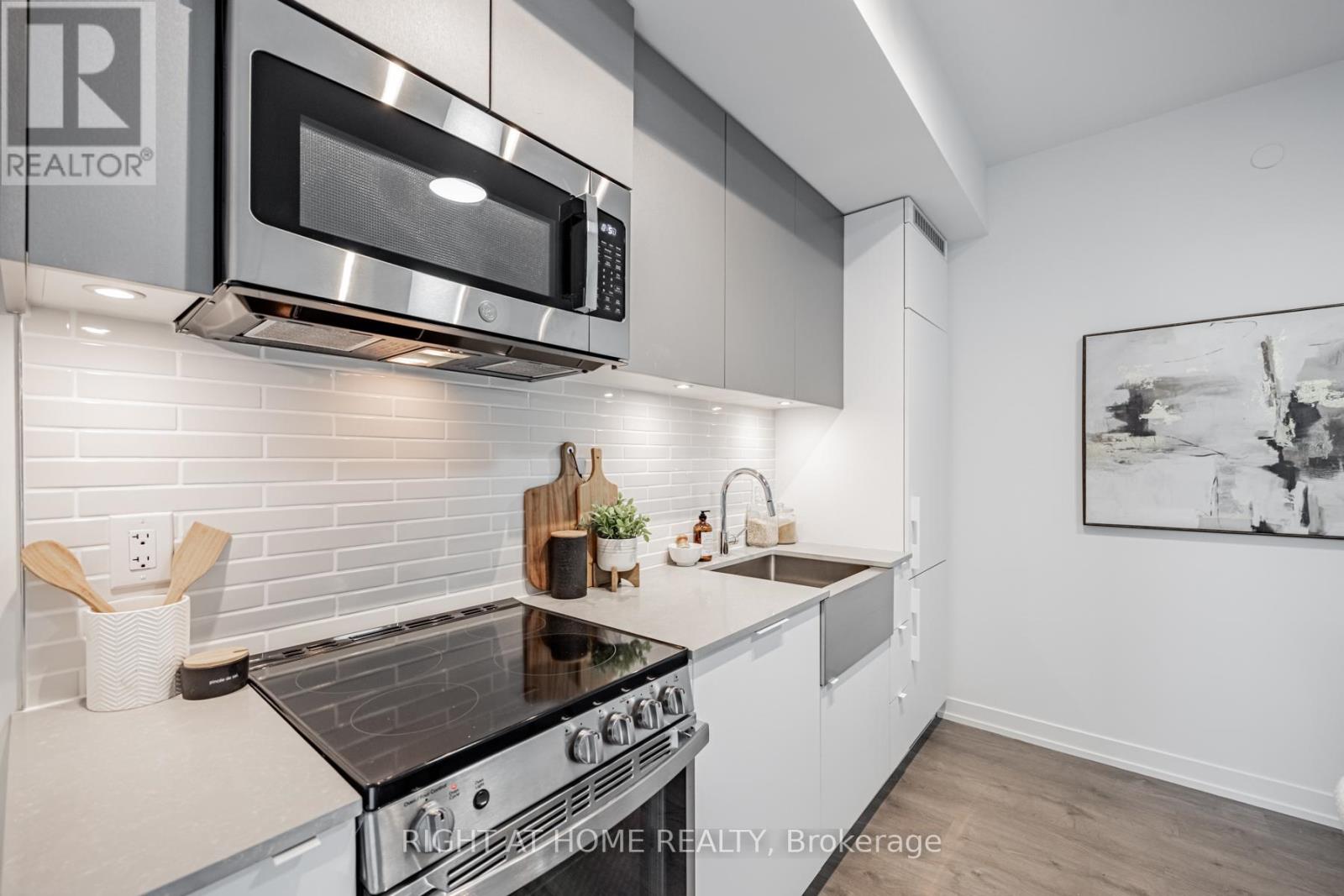 815 - 270 Dufferin Street, Toronto, Ontario  M6K 0H8 - Photo 9 - W12981008