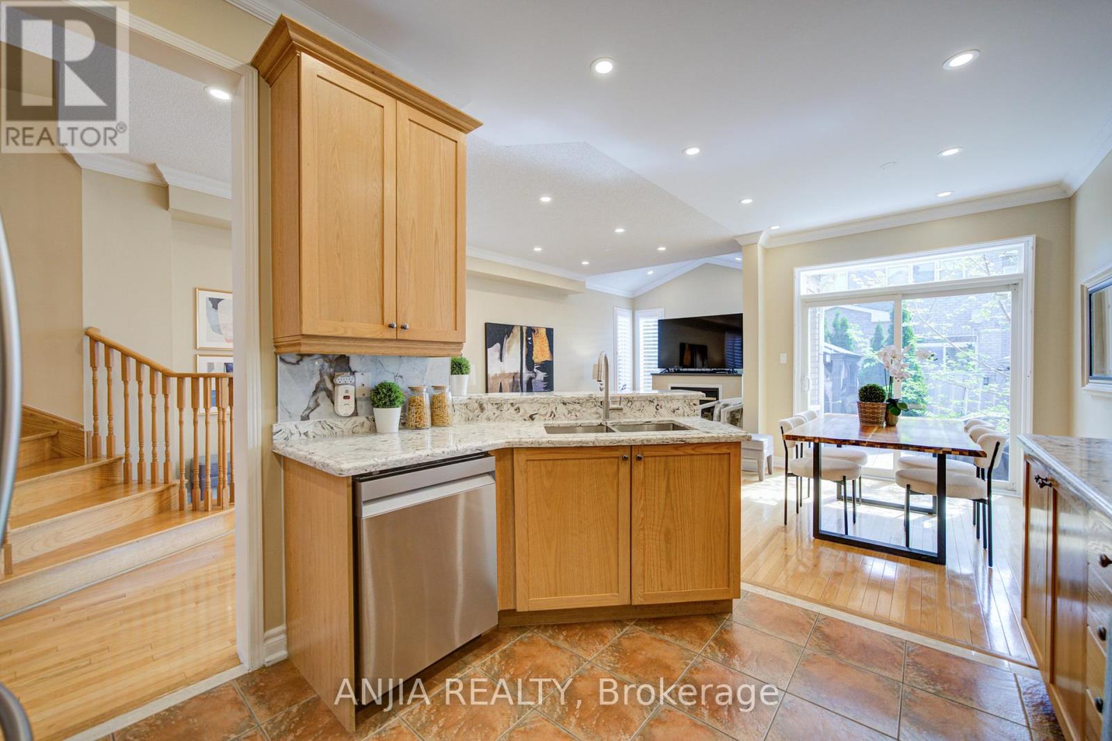 174 Goldenwood Crescent, Markham, Ontario  L6E 1L8 - Photo 7 - N13214058
