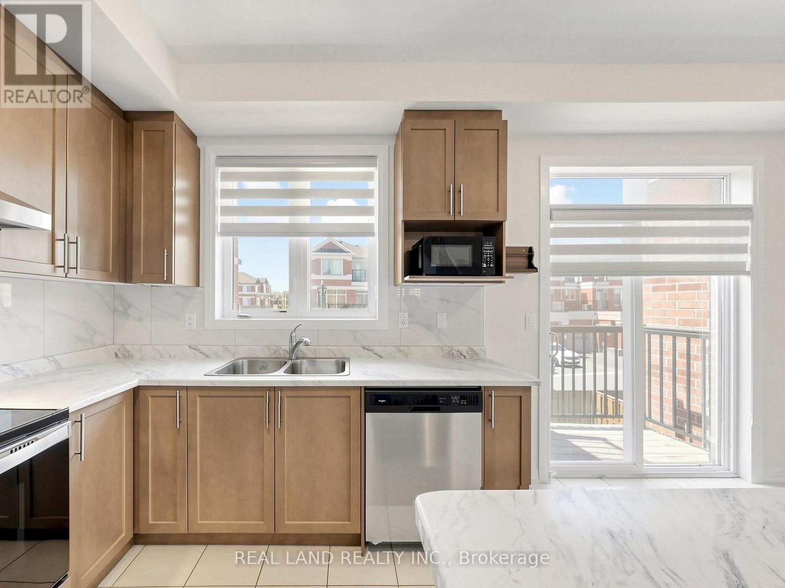 24 Sissons Way, Markham, Ontario  L6B 1R2 - Photo 11 - N13214088