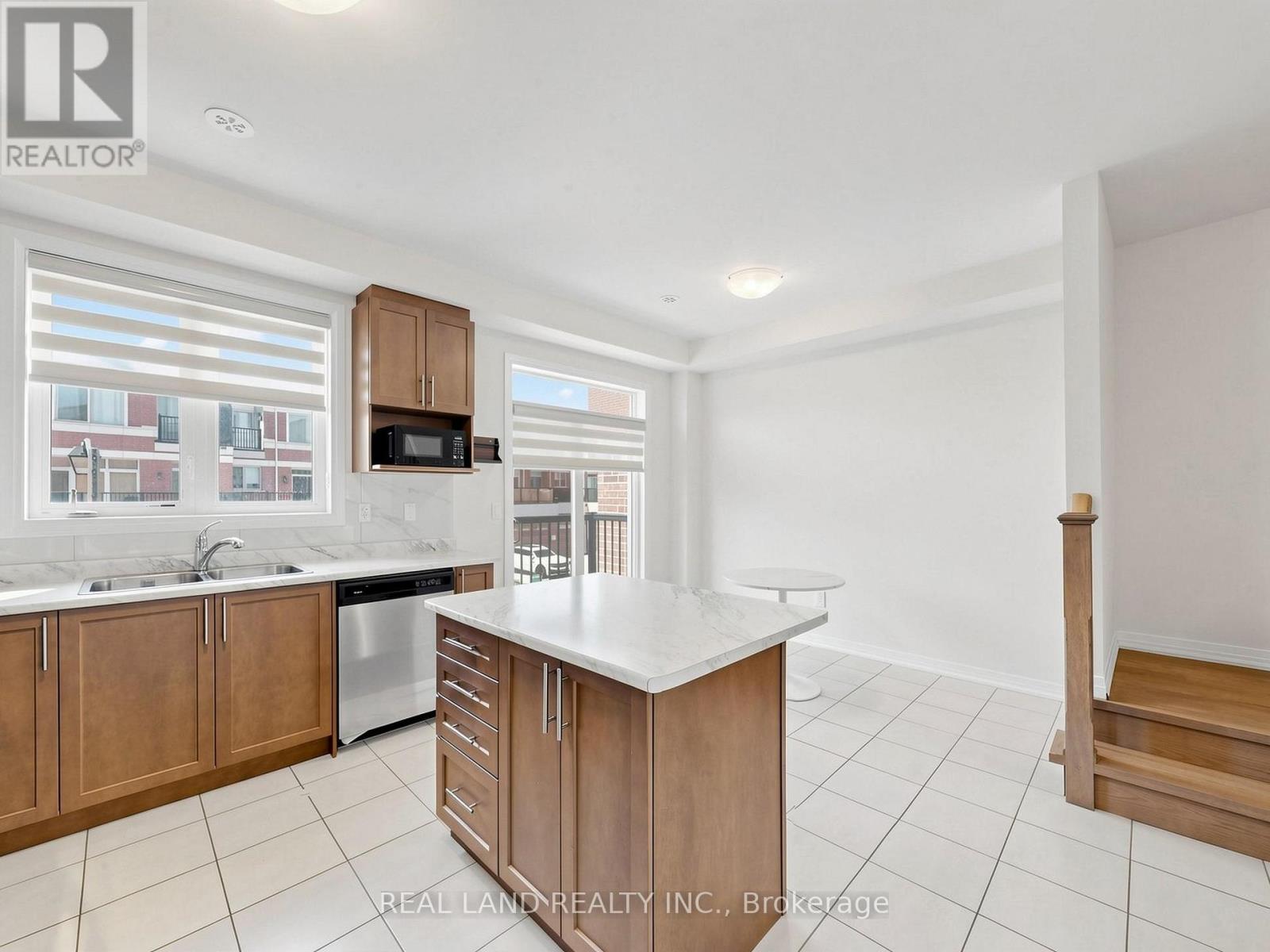 24 Sissons Way, Markham, Ontario  L6B 1R2 - Photo 9 - N13214088