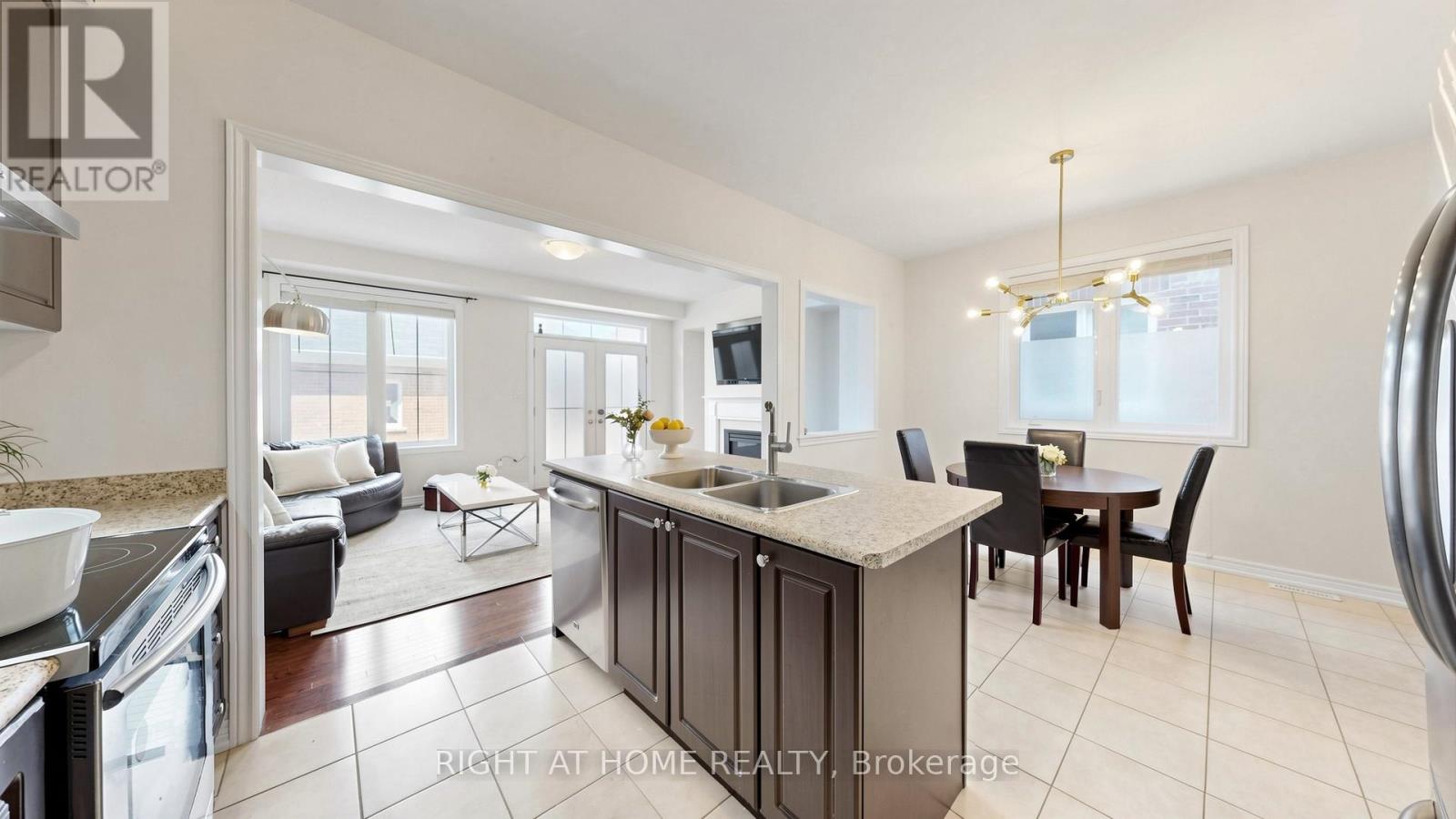 208 Cornell Park Avenue, Markham, Ontario  L6B 0R1 - Photo 5 - N13214134