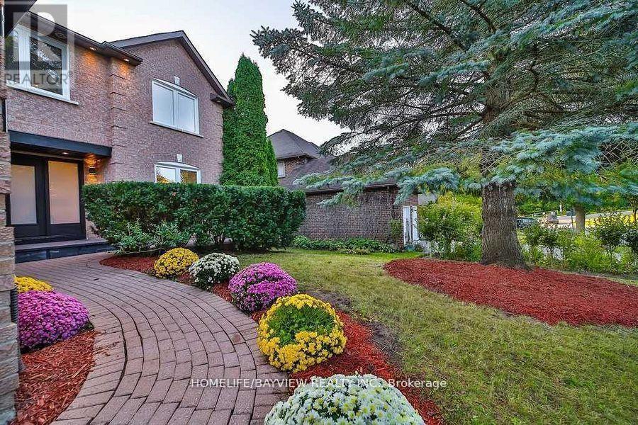 6 Mcclenny Drive, Aurora, Ontario  L4G 5P9 - Photo 2 - N13214242
