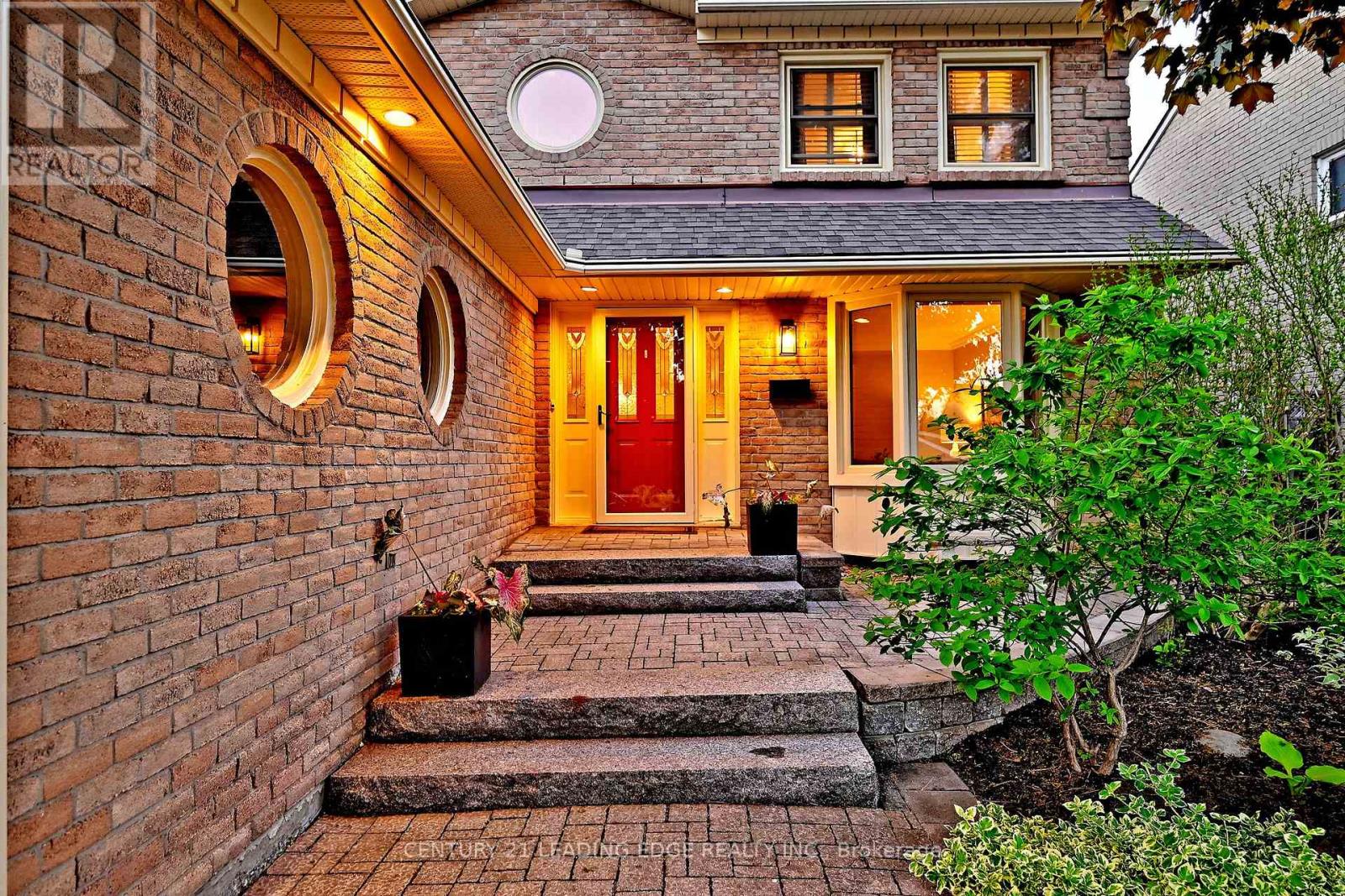 4 Ferndell Circle, Markham, Ontario  L3R 3Y8 - Photo 3 - N13214288