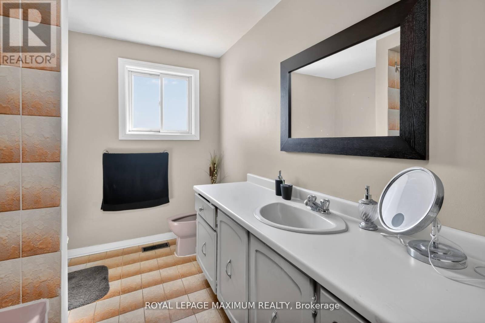 3 Muzzo Court, Vaughan, Ontario  L4L 3K2 - Photo 27 - N13214326