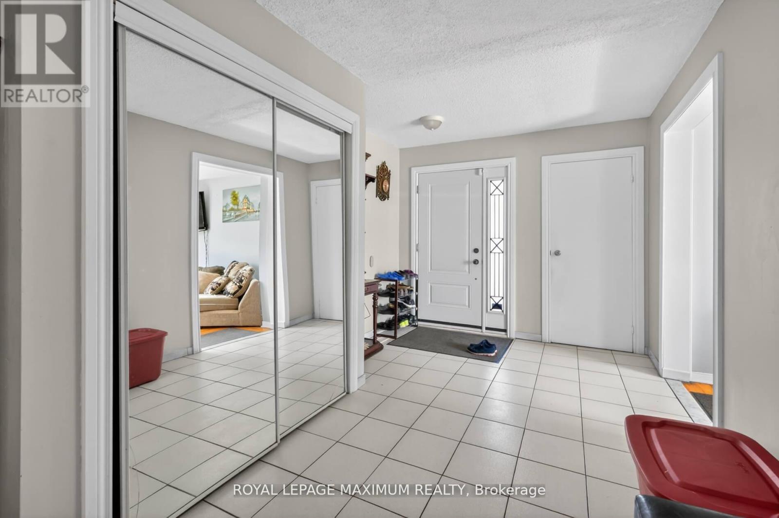 3 Muzzo Court, Vaughan, Ontario  L4L 3K2 - Photo 4 - N13214326