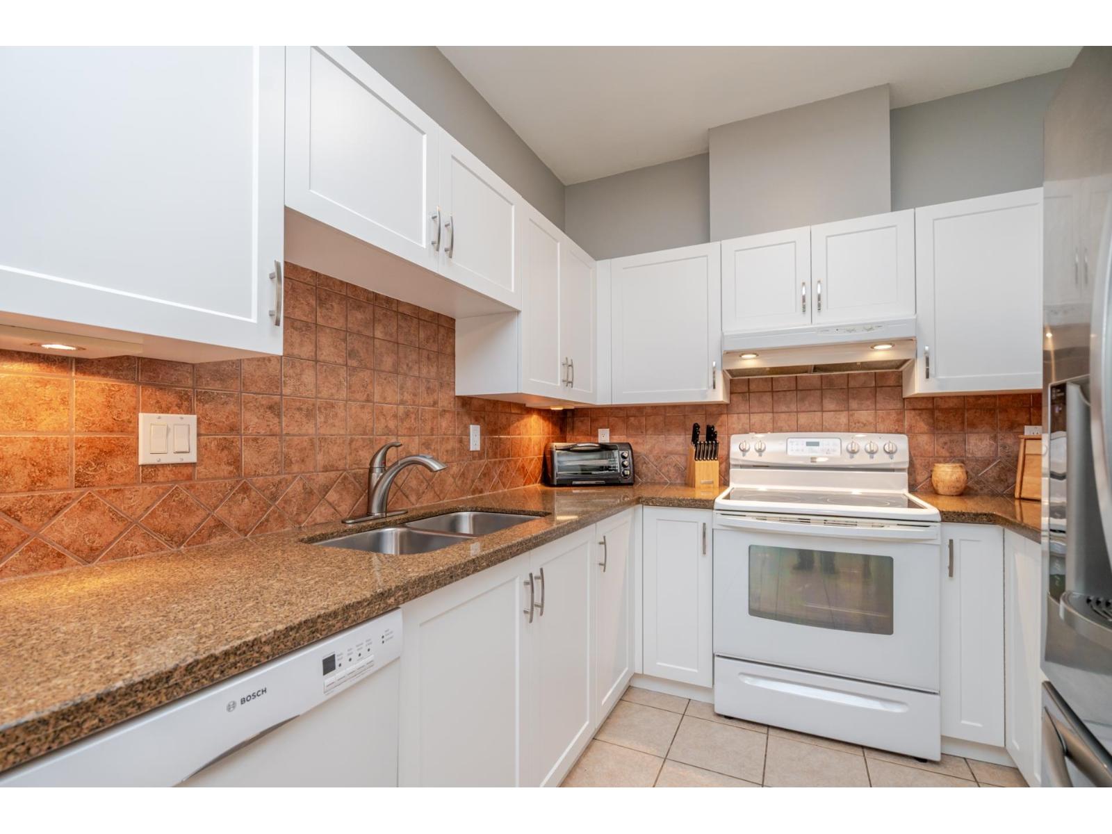 10 10340 156 Street, Surrey, British Columbia  V3R 4L8 - Photo 2 - R3111165