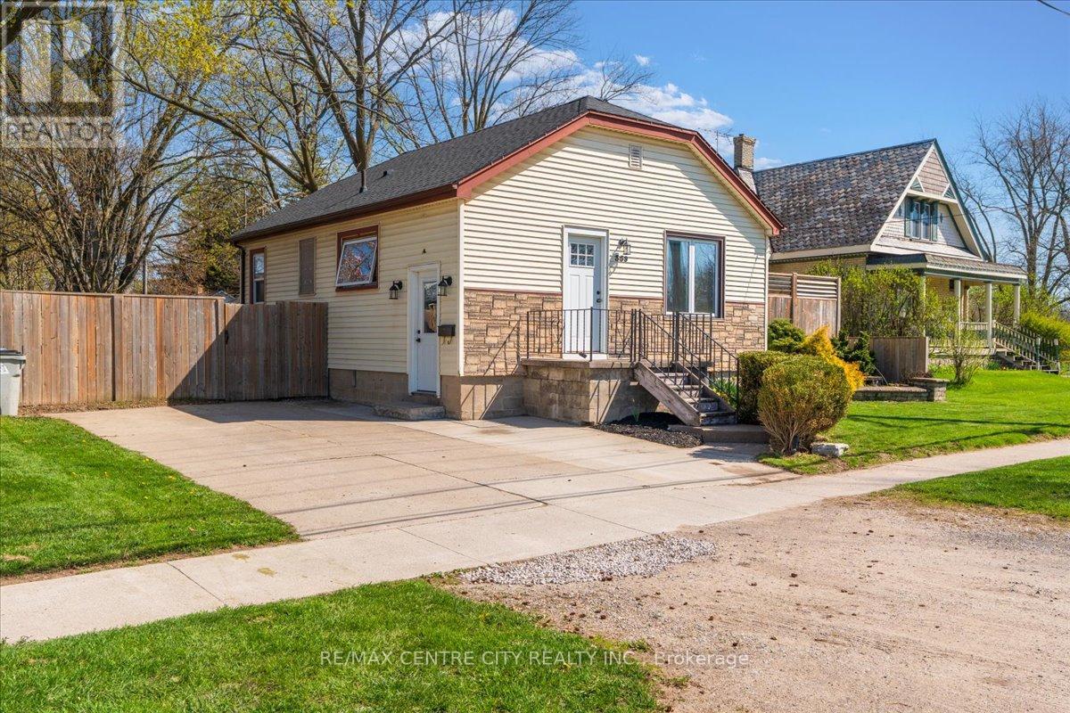 359 Albert Street, Strathroy-Caradoc, Ontario  N7G 1W4 - Photo 1 - X13214470
