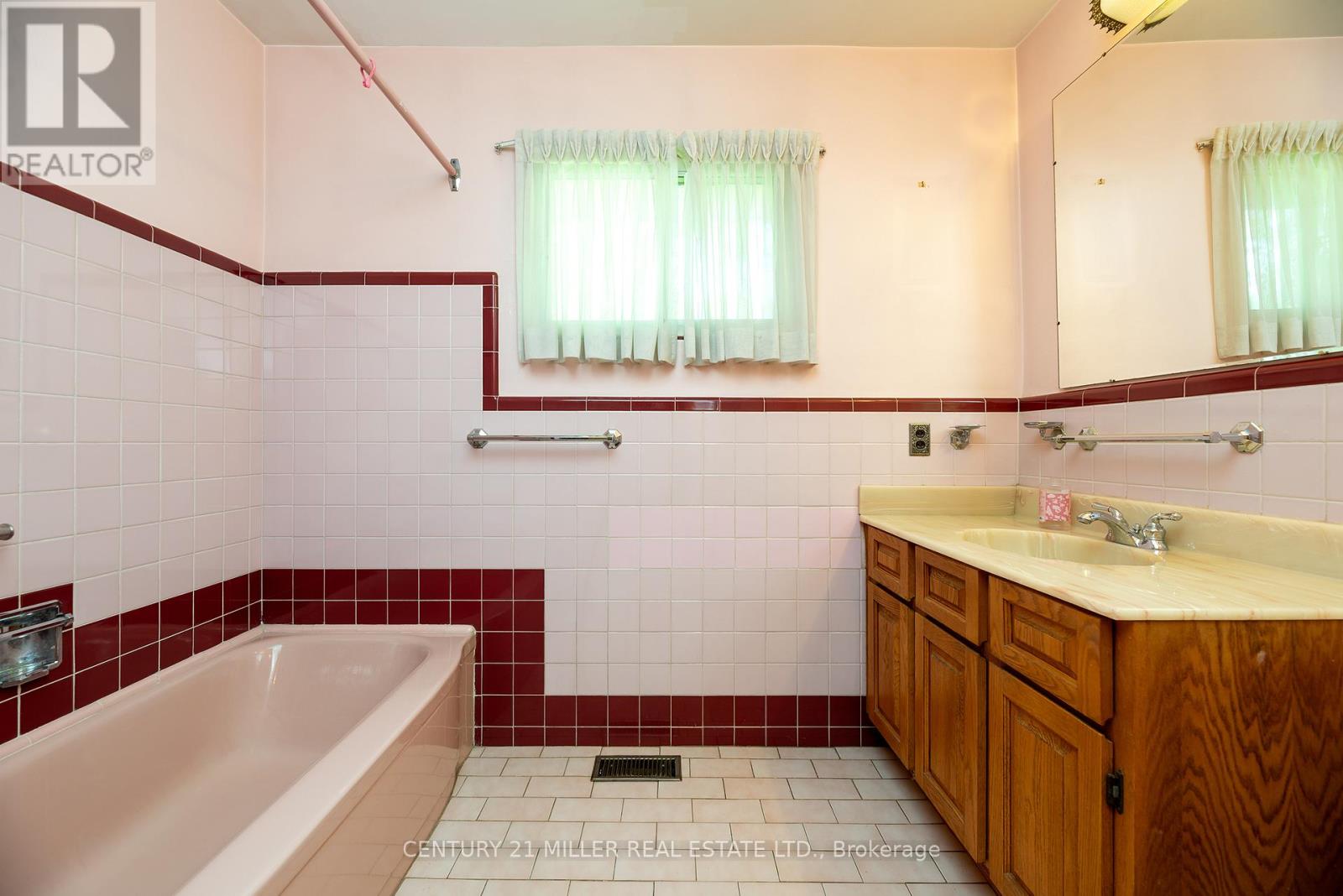 2048 Elmhurst Avenue, Oakville, Ontario  L6J 1X1 - Photo 19 - W13214040