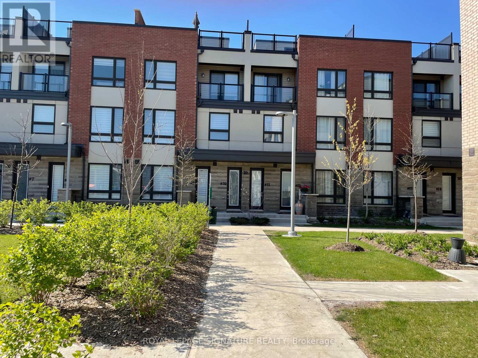 11 - 20 WOODSTREAM DRIVE, Toronto, Ontario