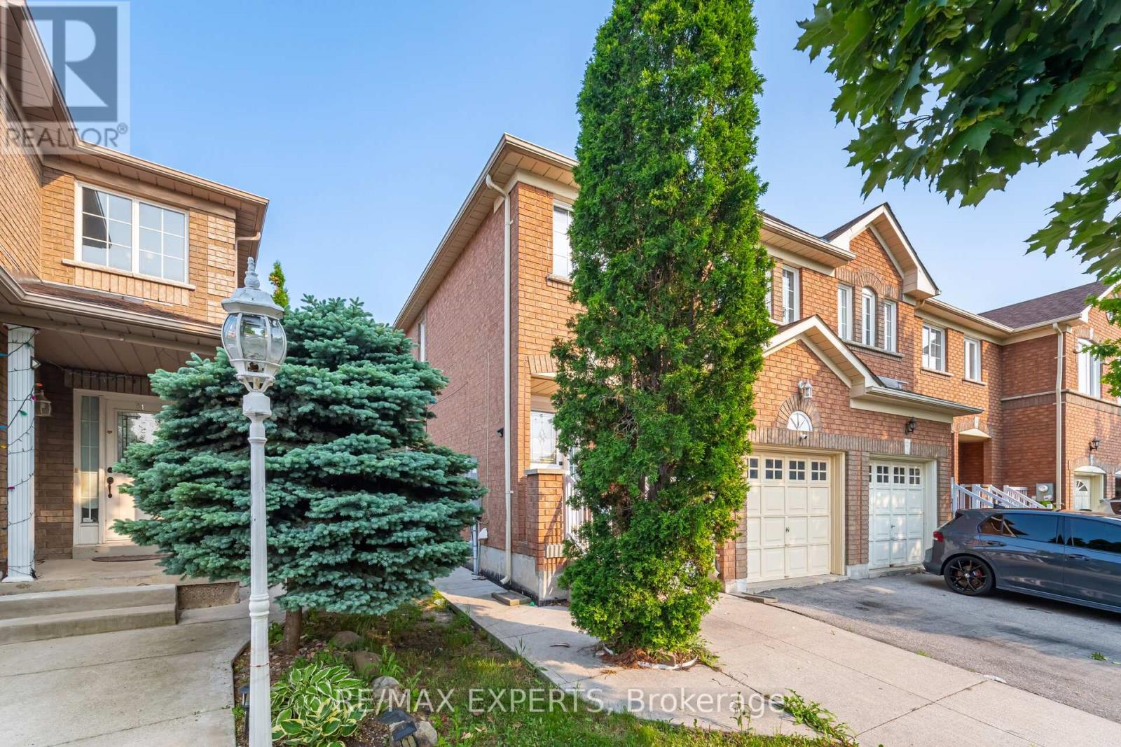 82 Twin Pines Crescent N, Brampton, Ontario  L7A 1M8 - Photo 2 - W13214084