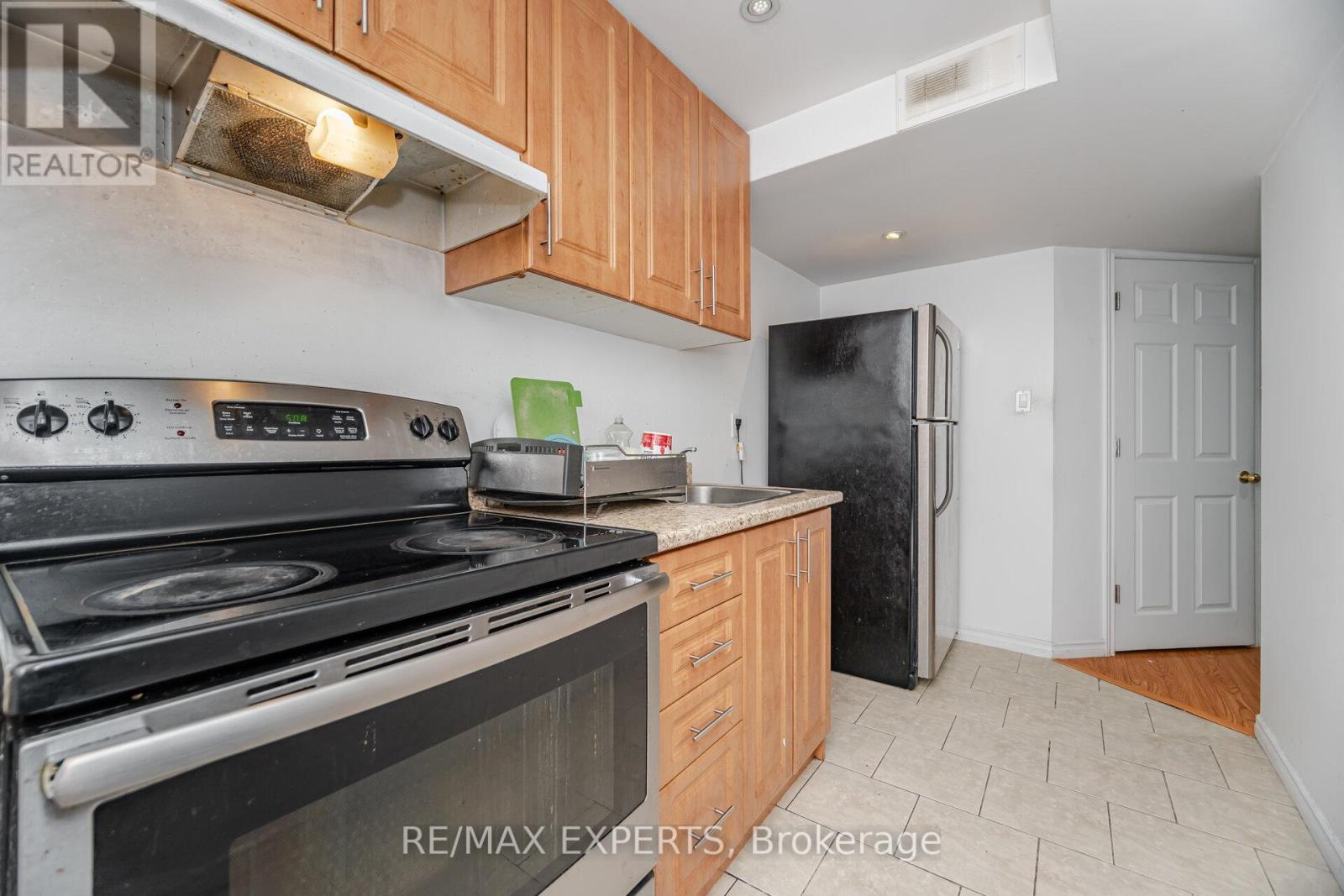 82 Twin Pines Crescent N, Brampton, Ontario  L7A 1M8 - Photo 7 - W13214084