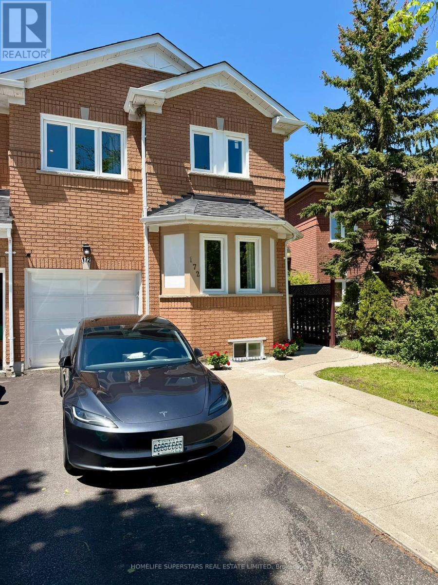 172 Rainforest Drive N, Brampton, Ontario  L6R 1A4 - Photo 2 - W13214120
