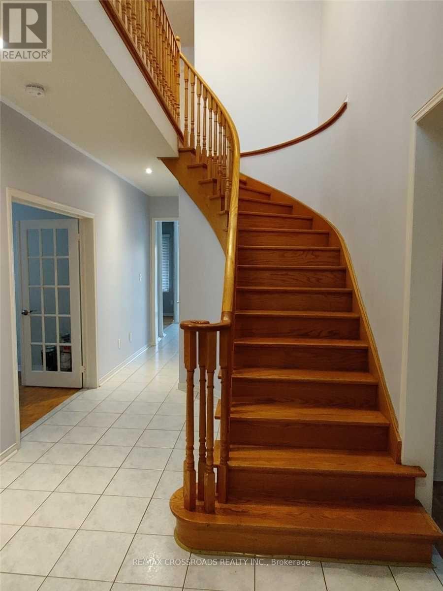 673 Bristol Road W, Mississauga, Ontario  L5R 3S3 - Photo 2 - W13214136