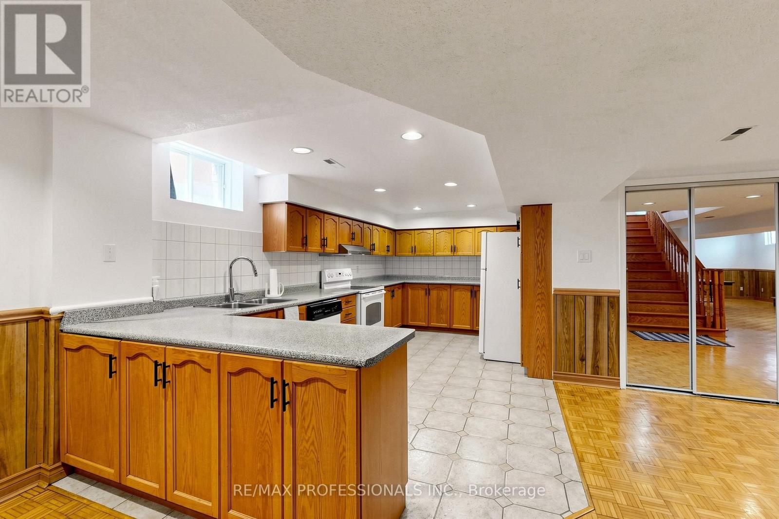 970 Silversmith Drive, Mississauga, Ontario  L5V 1E7 - Photo 42 - W13214208