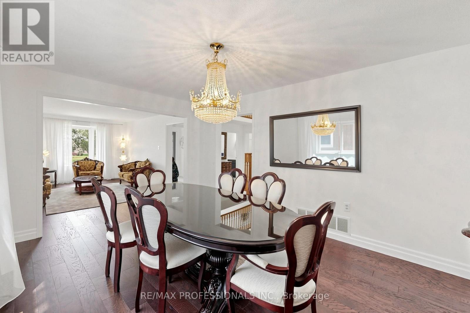 970 Silversmith Drive, Mississauga, Ontario  L5V 1E7 - Photo 9 - W13214208