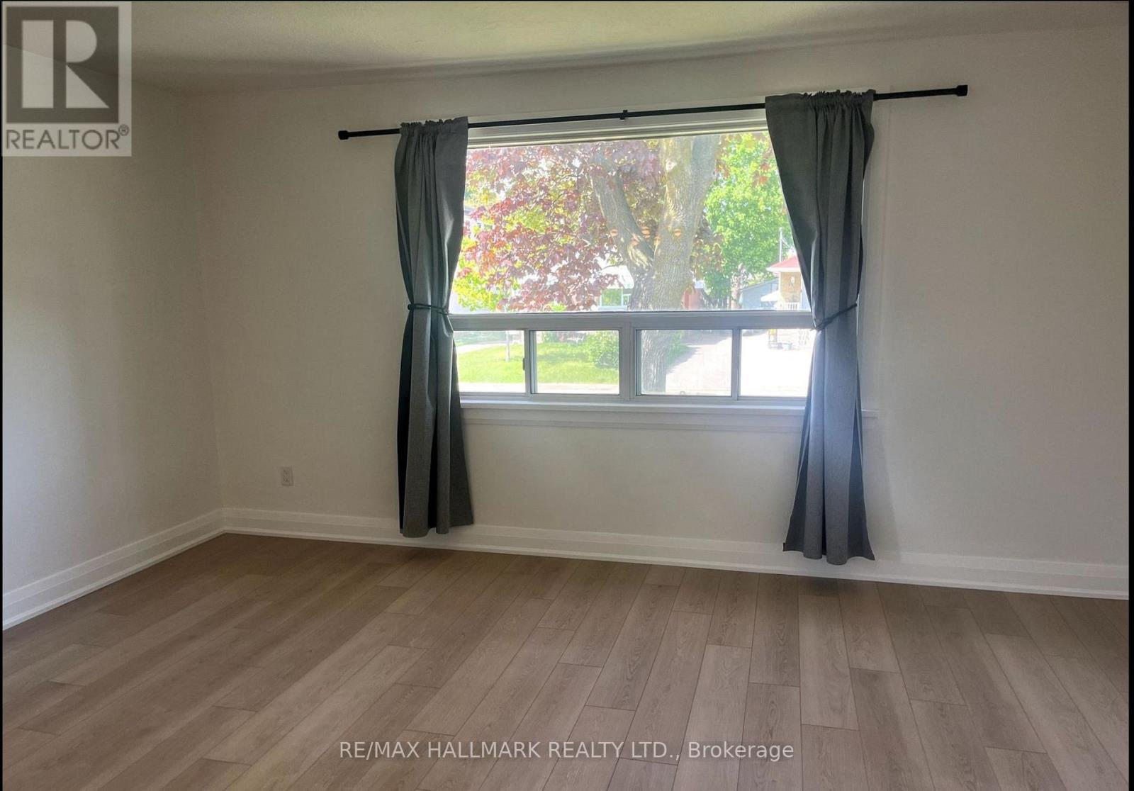 29 Savona Drive, Toronto, Ontario  M8W 4T9 - Photo 3 - W13214236