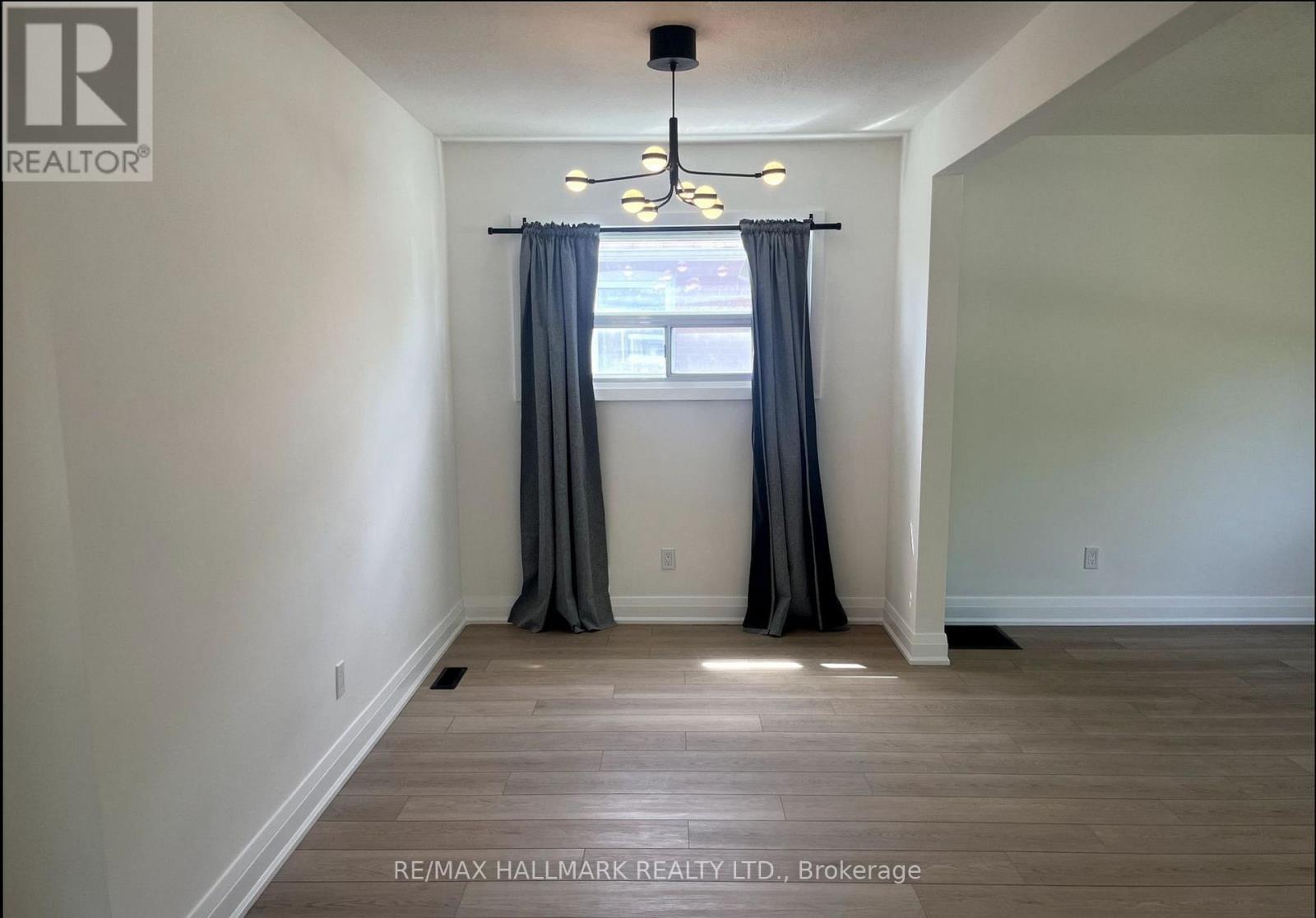 29 Savona Drive, Toronto, Ontario  M8W 4T9 - Photo 4 - W13214236