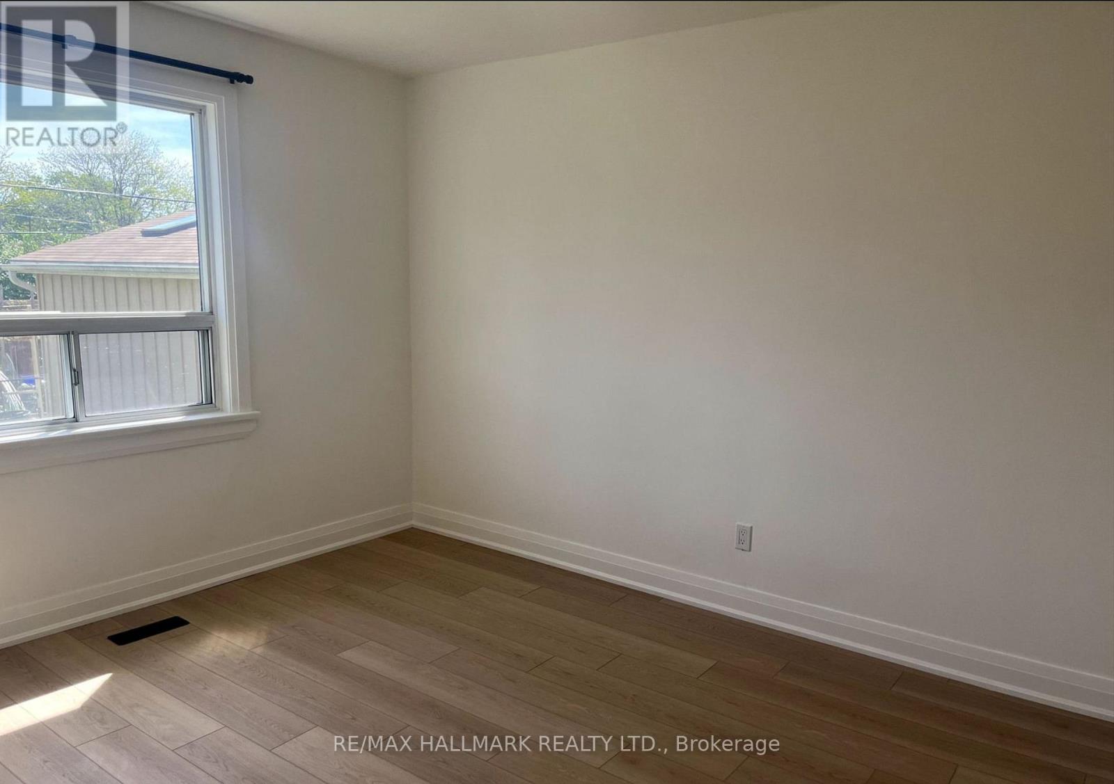 29 Savona Drive, Toronto, Ontario  M8W 4T9 - Photo 9 - W13214236