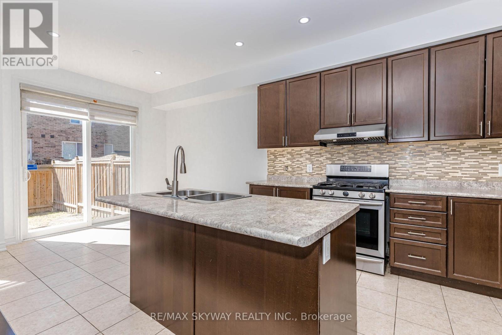 63 Vezna Crescent, Brampton, Ontario  L6X 5K5 - Photo 13 - W13214340