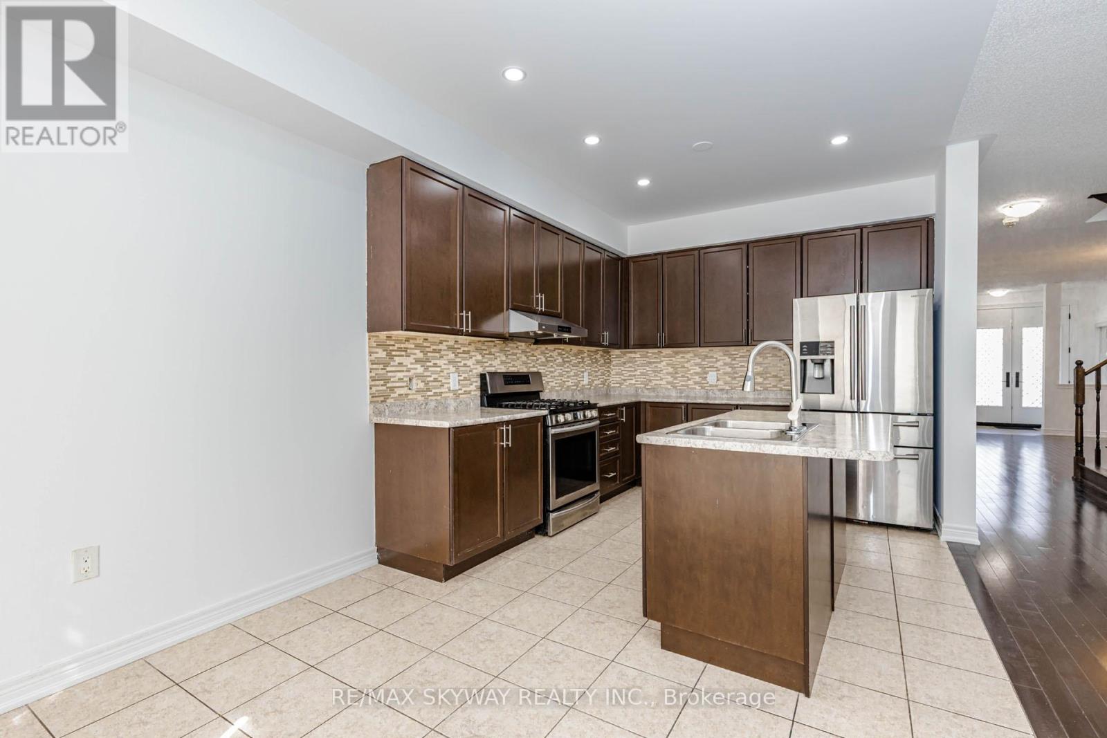 63 Vezna Crescent, Brampton, Ontario  L6X 5K5 - Photo 14 - W13214340