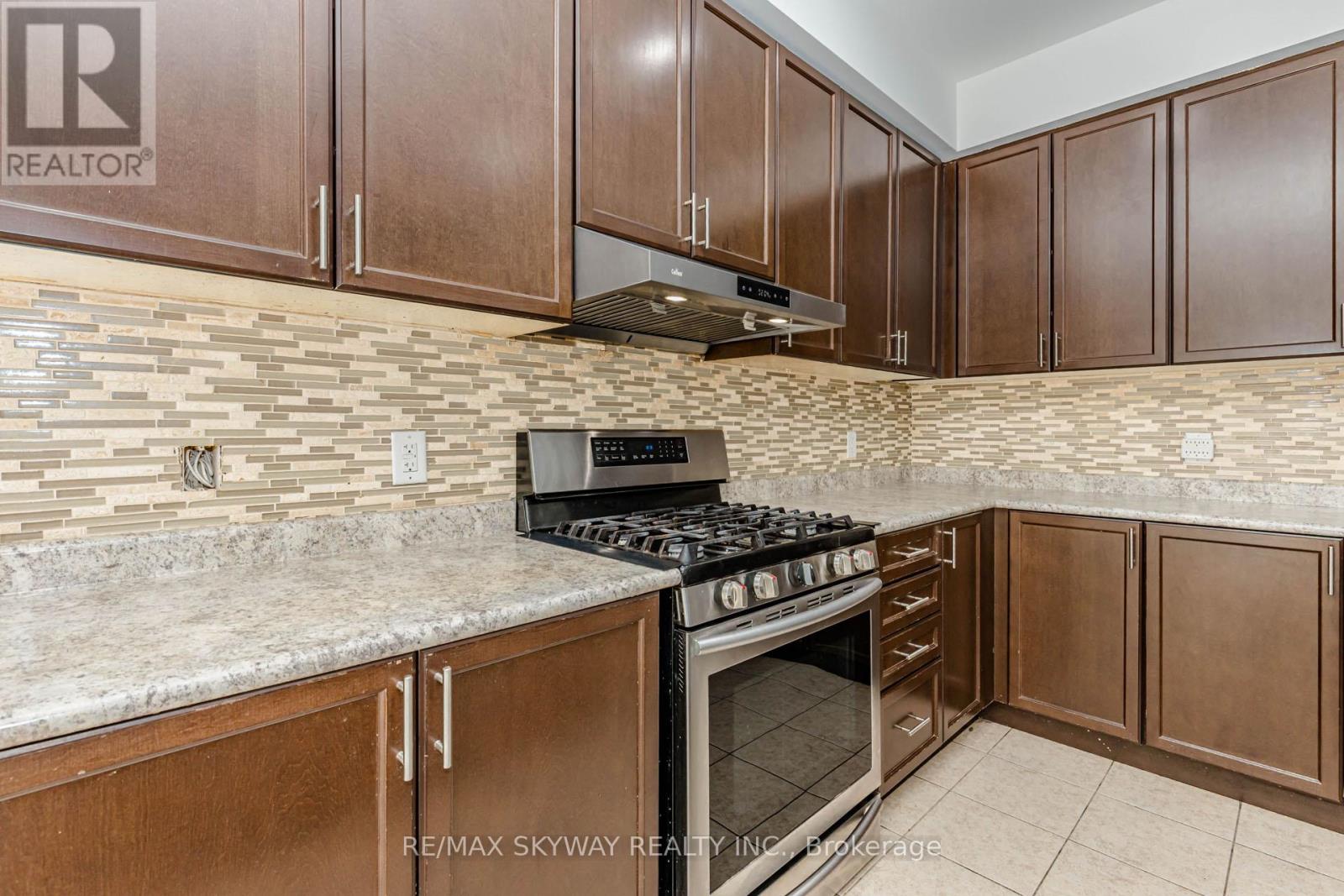 63 Vezna Crescent, Brampton, Ontario  L6X 5K5 - Photo 15 - W13214340