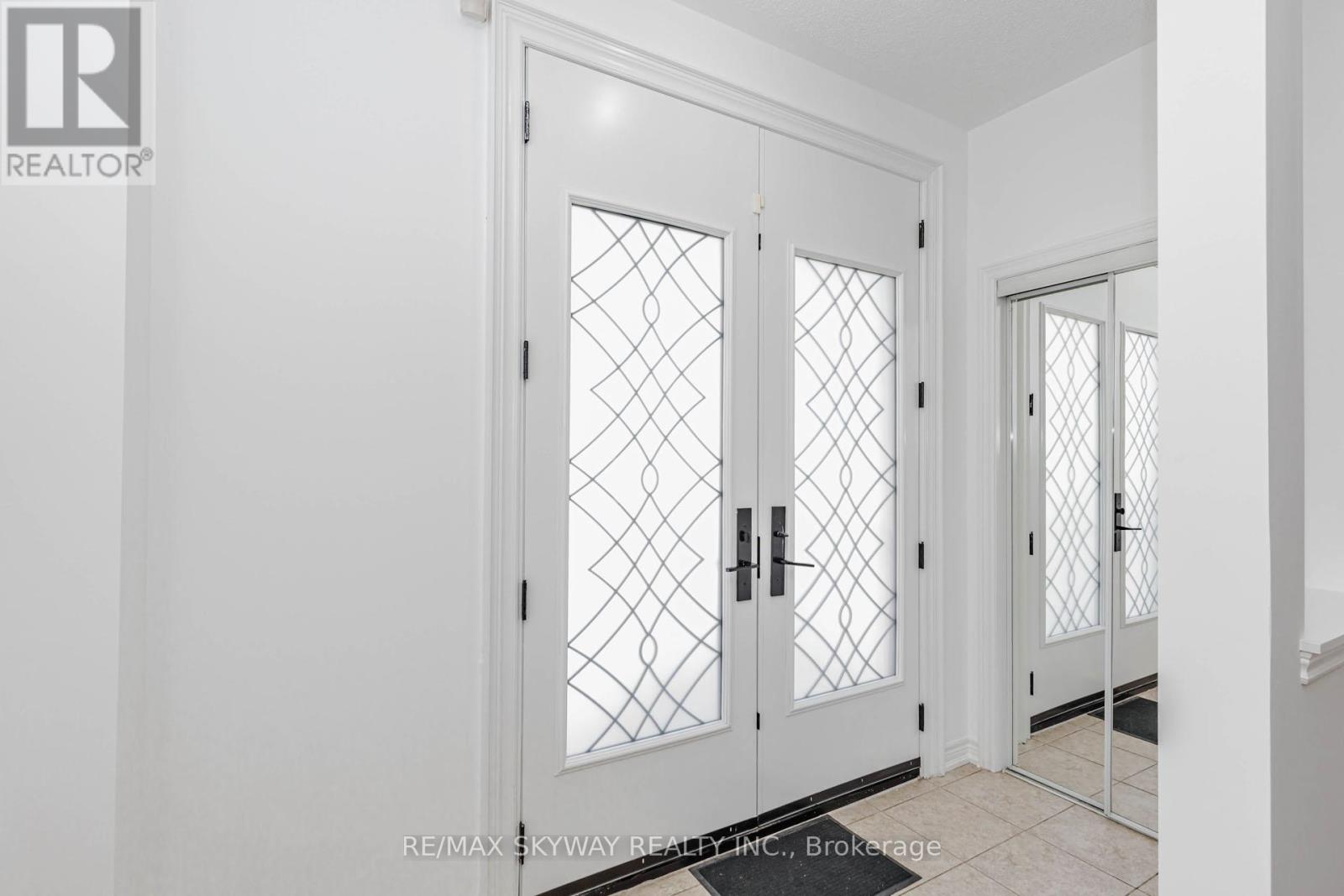 63 Vezna Crescent, Brampton, Ontario  L6X 5K5 - Photo 4 - W13214340