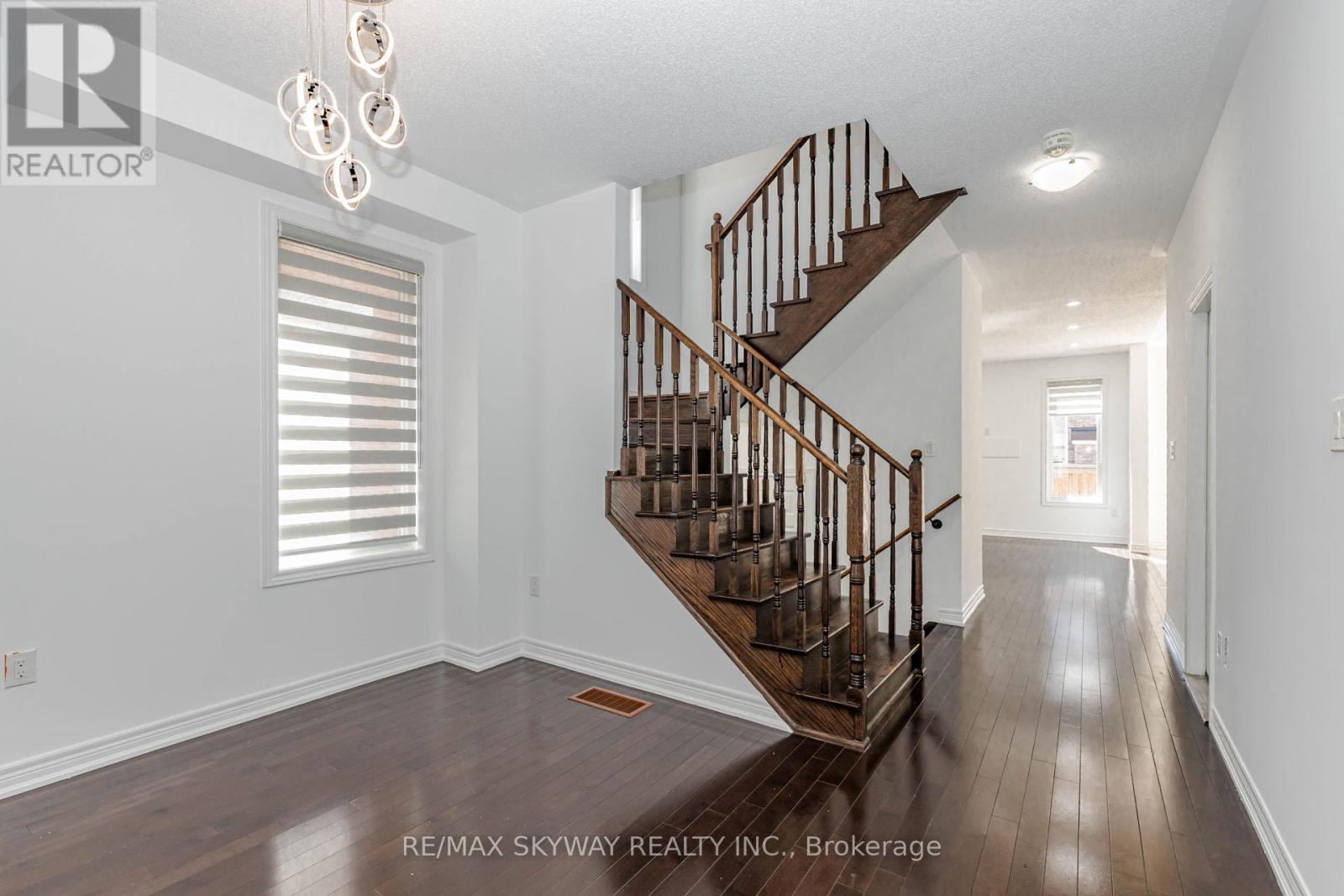 63 Vezna Crescent, Brampton, Ontario  L6X 5K5 - Photo 8 - W13214340