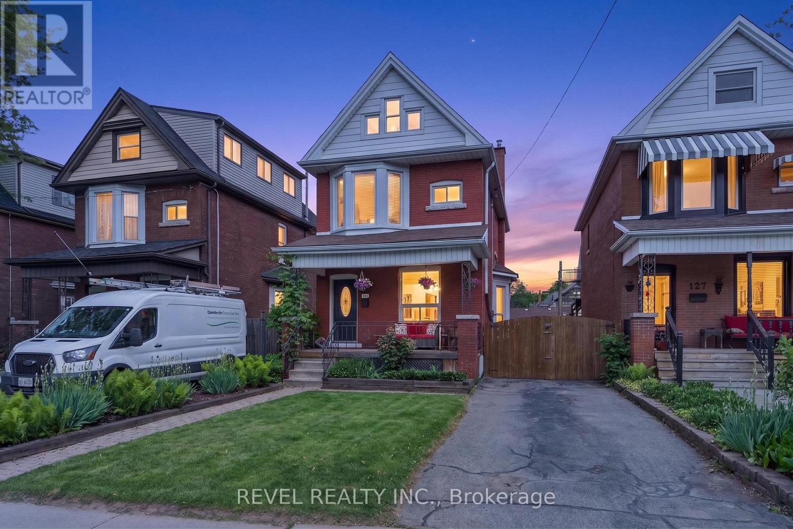 125 Balsam Avenue S, Hamilton, Ontario  L8M 3B4 - Photo 1 - X13214318