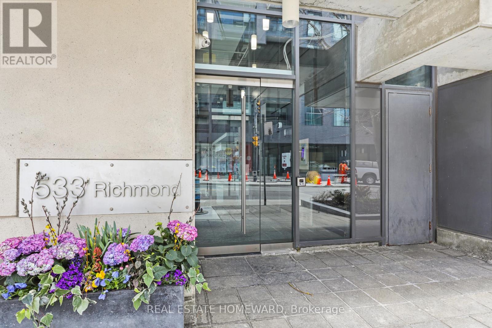 704 - 533 Richmond Street W, Toronto, Ontario  M5V 3Y1 - Photo 1 - C13214476
