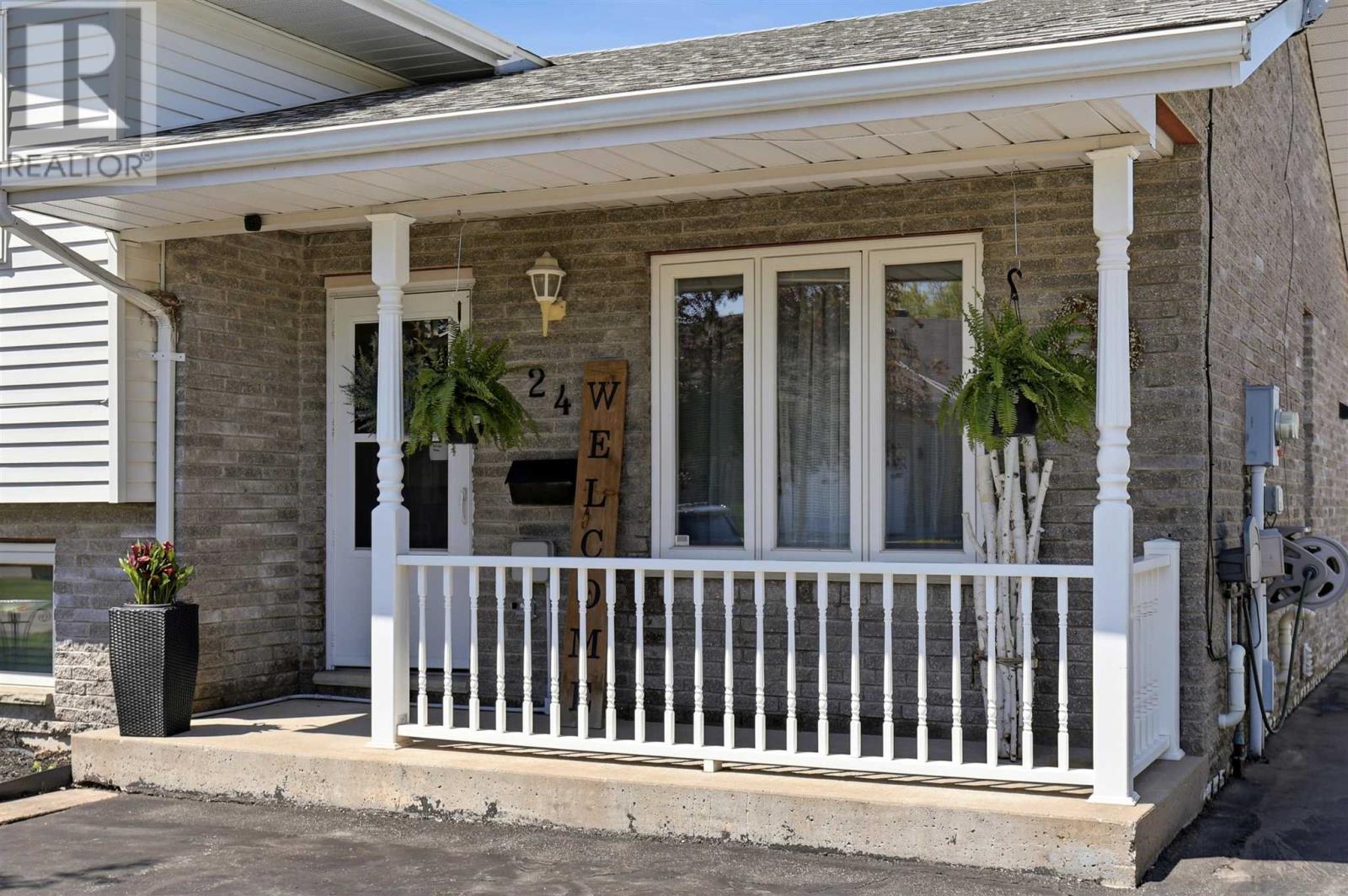 24 Lothian Ave, Sault Ste. Marie, Ontario P6B 6J5 - Photo 3 - SM261228