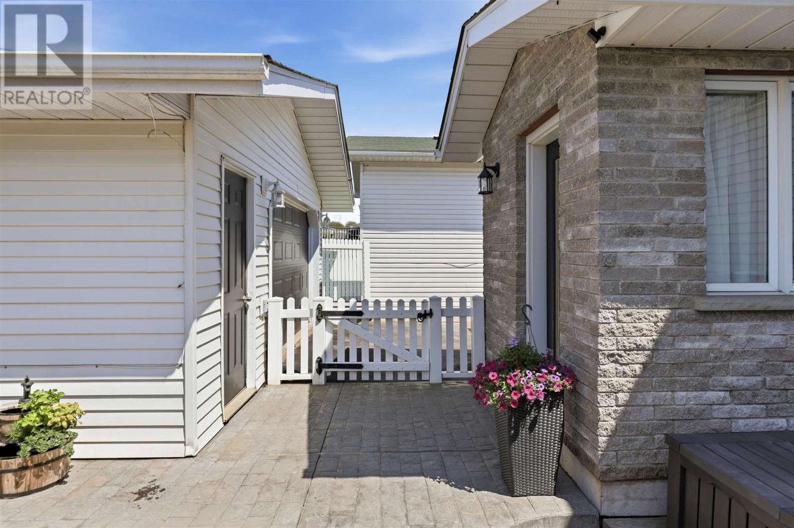 24 Lothian Ave, Sault Ste. Marie, Ontario P6B 6J5 - Photo 37 - SM261228