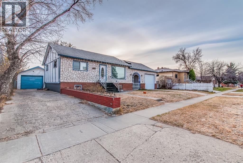 219 4 Street SE, Redcliff, Alberta  T0J 2P0 - Photo 1 - A2316109