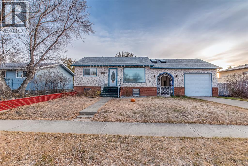 219 4 Street SE, Redcliff, Alberta  T0J 2P0 - Photo 2 - A2316109