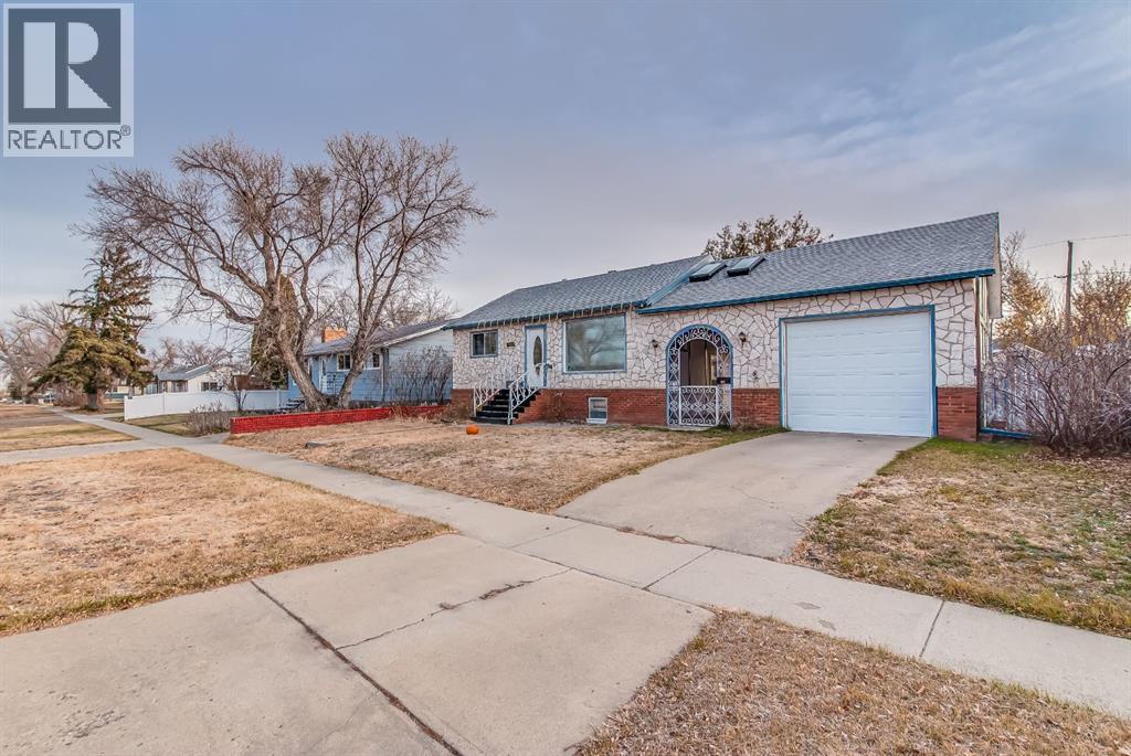219 4 Street SE, Redcliff, Alberta  T0J 2P0 - Photo 3 - A2316109