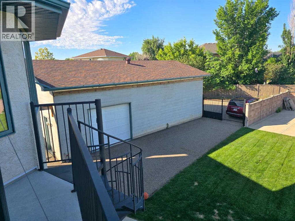 37 Heritage Place NE, Medicine Hat, Alberta  T1C 1X8 - Photo 2 - A2313315
