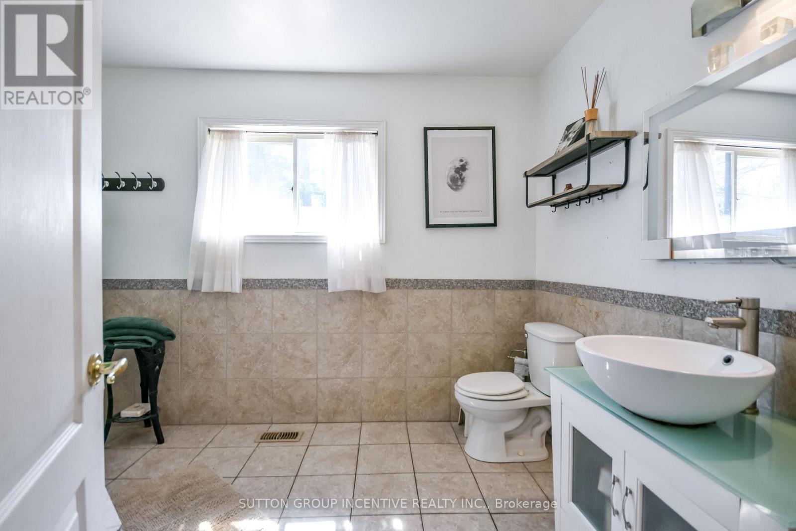 2448 Wallace Avenue, Innisfil, Ontario  L9S 2G5 - Photo 21 - N13214388