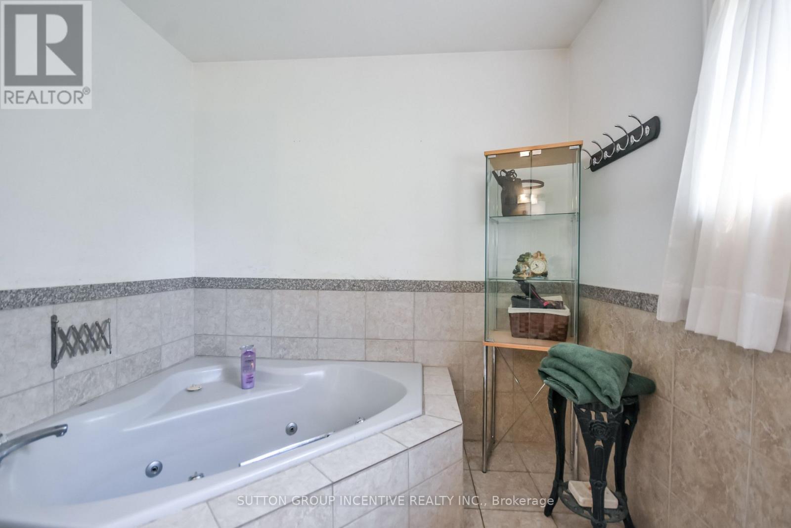 2448 Wallace Avenue, Innisfil, Ontario  L9S 2G5 - Photo 22 - N13214388