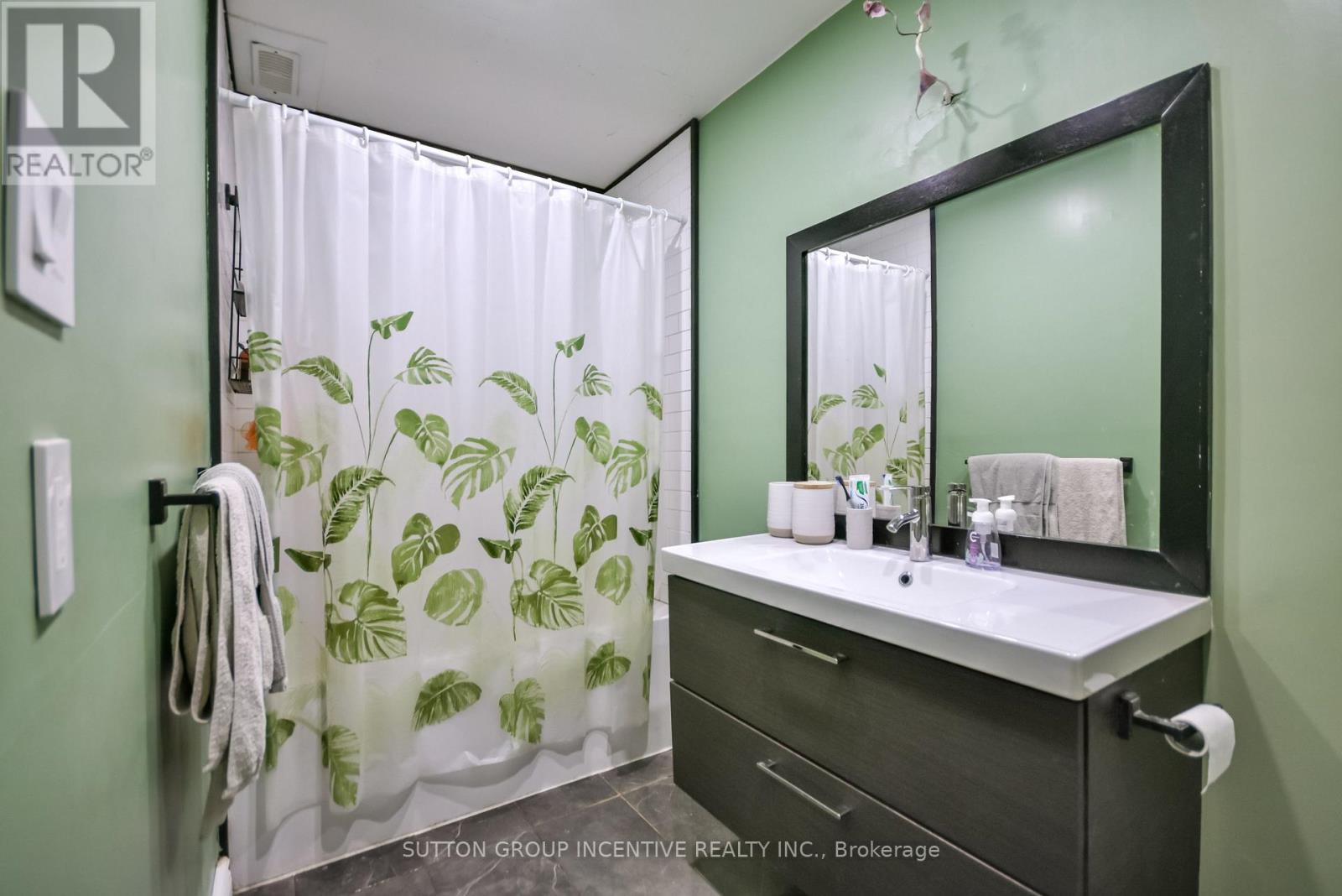 2448 Wallace Avenue, Innisfil, Ontario  L9S 2G5 - Photo 34 - N13214388
