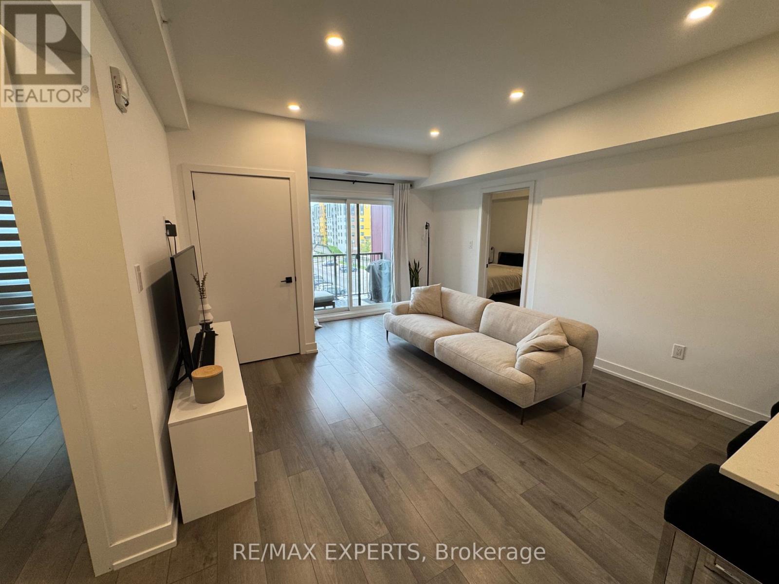 307 - 4 Spice Way, Barrie, Ontario L9J 0M2 - Photo 2 - S13214510
