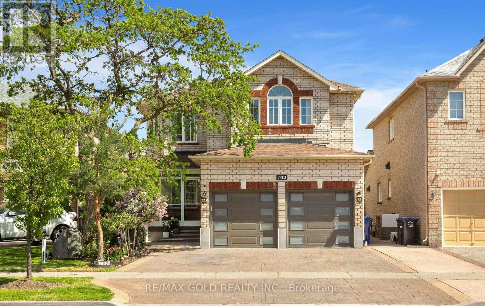 702 Twain Avenue, Mississauga, Ontario  L5W 1K7 - Photo 1 - W13214412