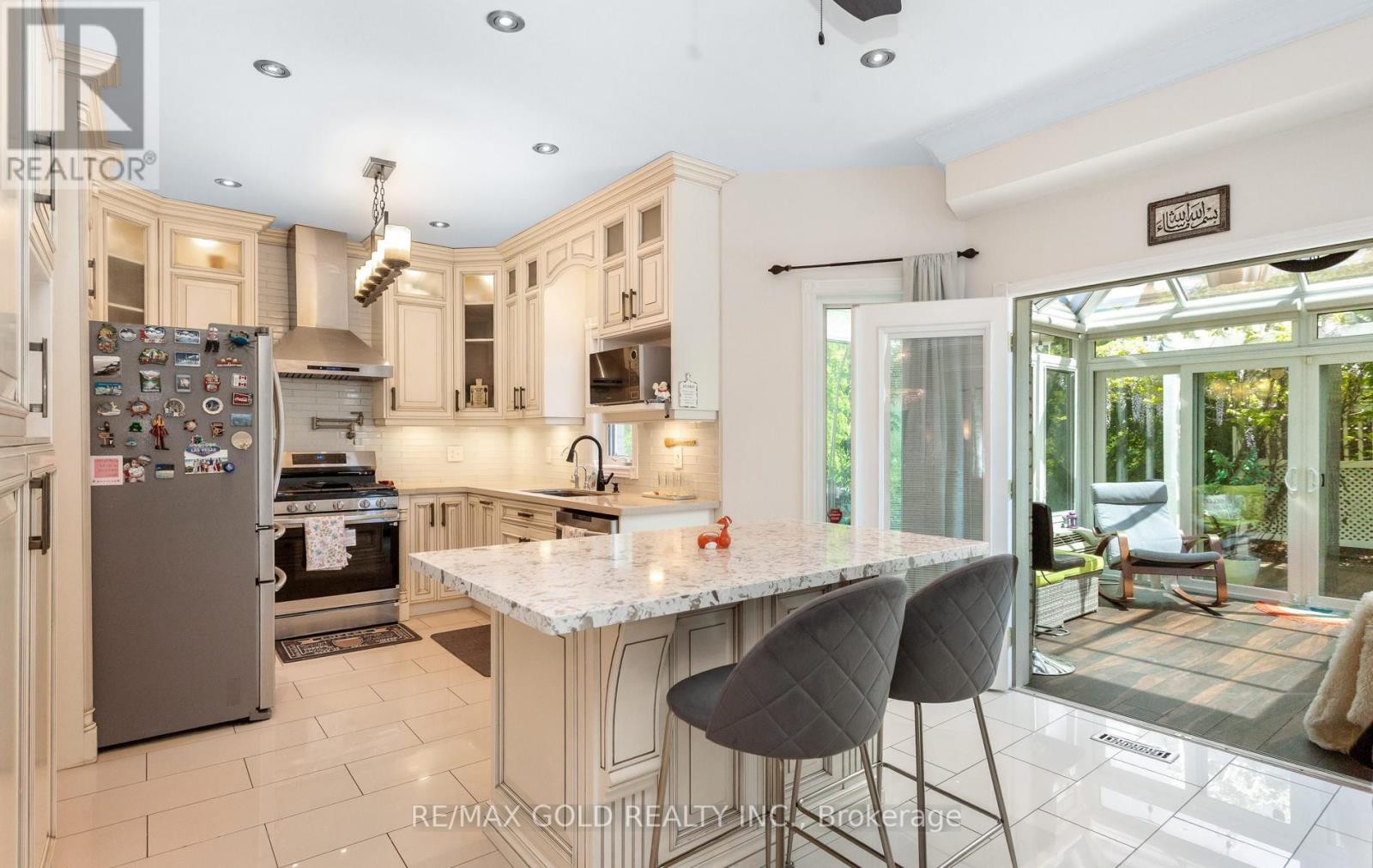 702 Twain Avenue, Mississauga, Ontario  L5W 1K7 - Photo 14 - W13214412