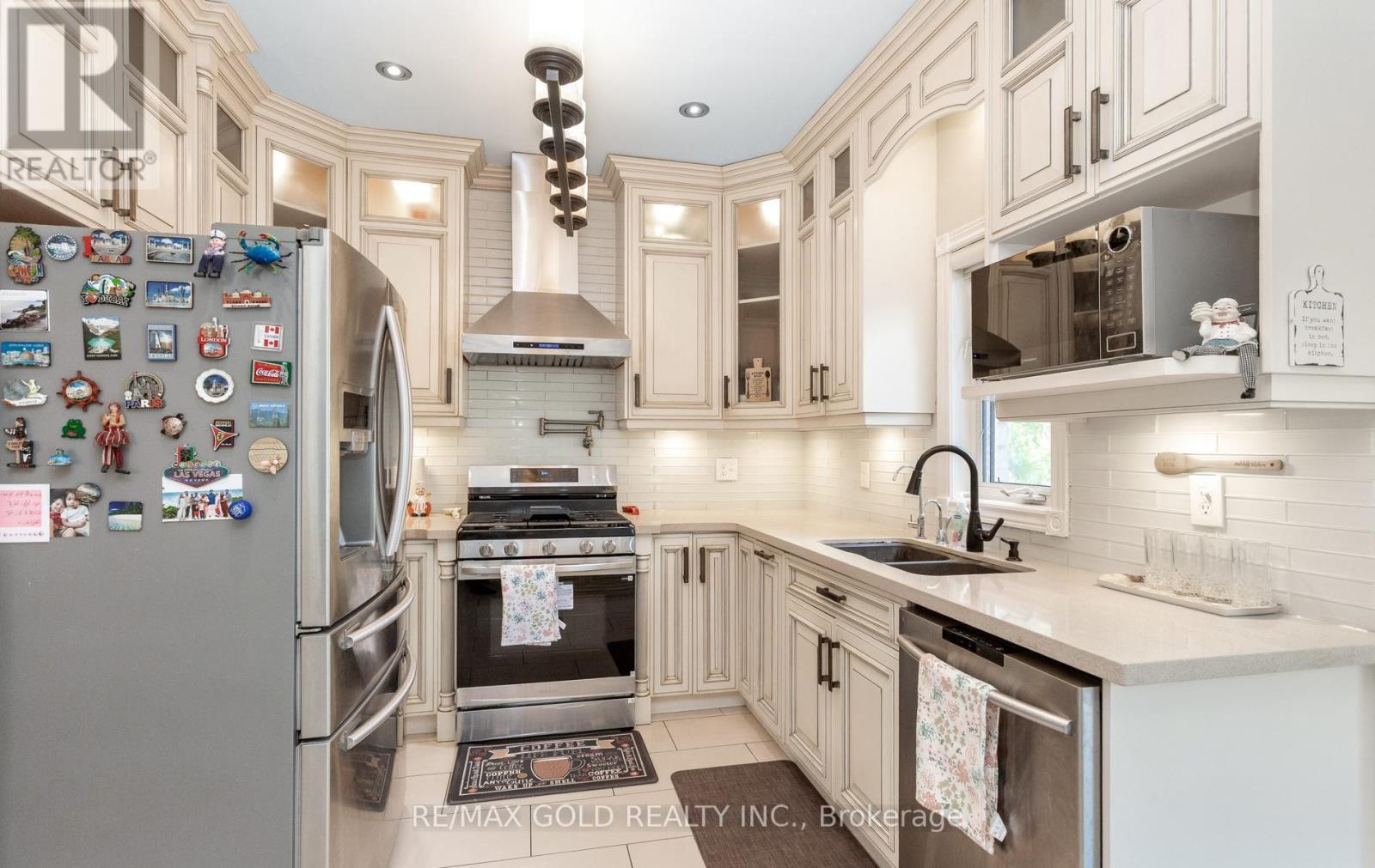 702 Twain Avenue, Mississauga, Ontario  L5W 1K7 - Photo 17 - W13214412