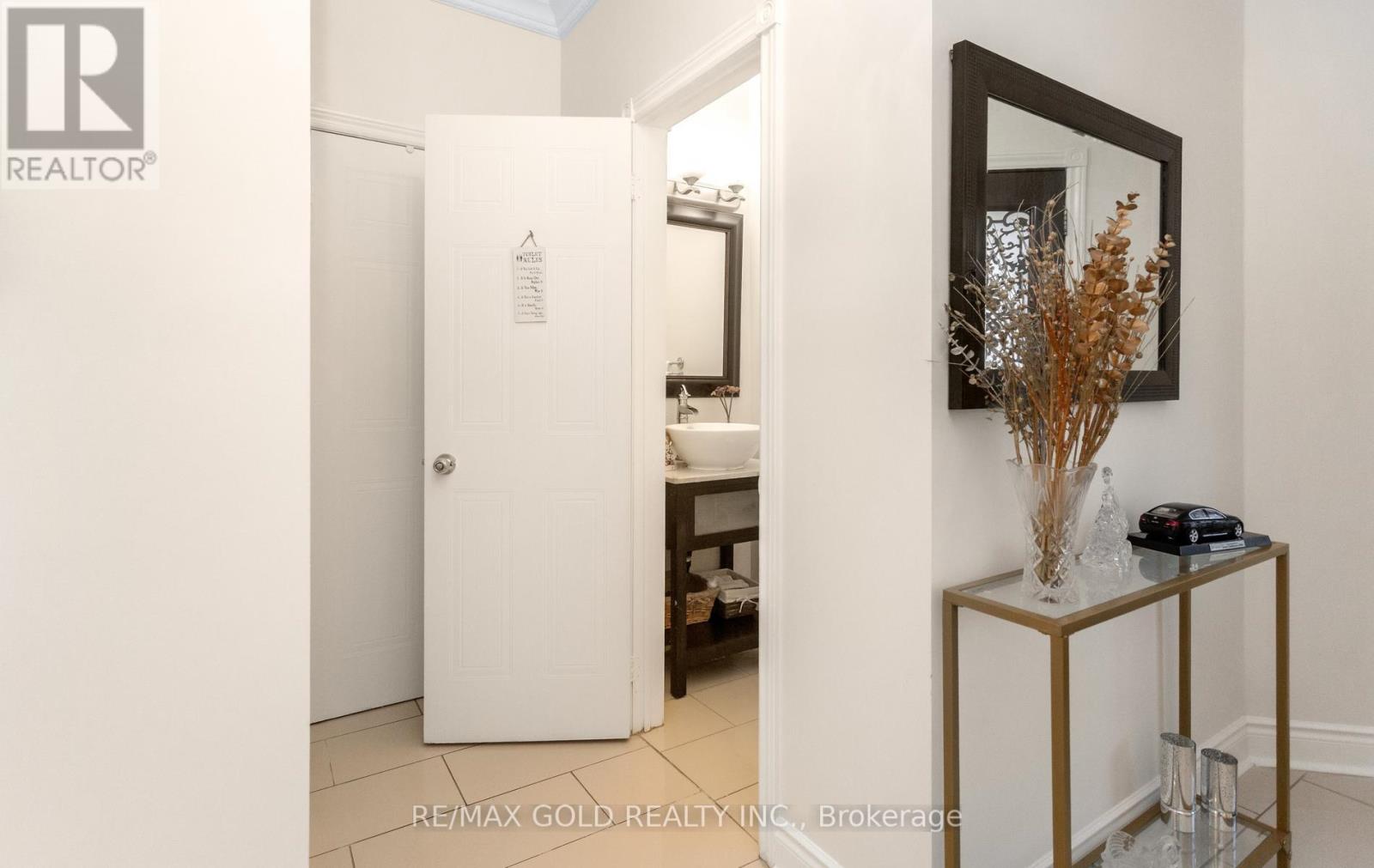702 Twain Avenue, Mississauga, Ontario  L5W 1K7 - Photo 20 - W13214412