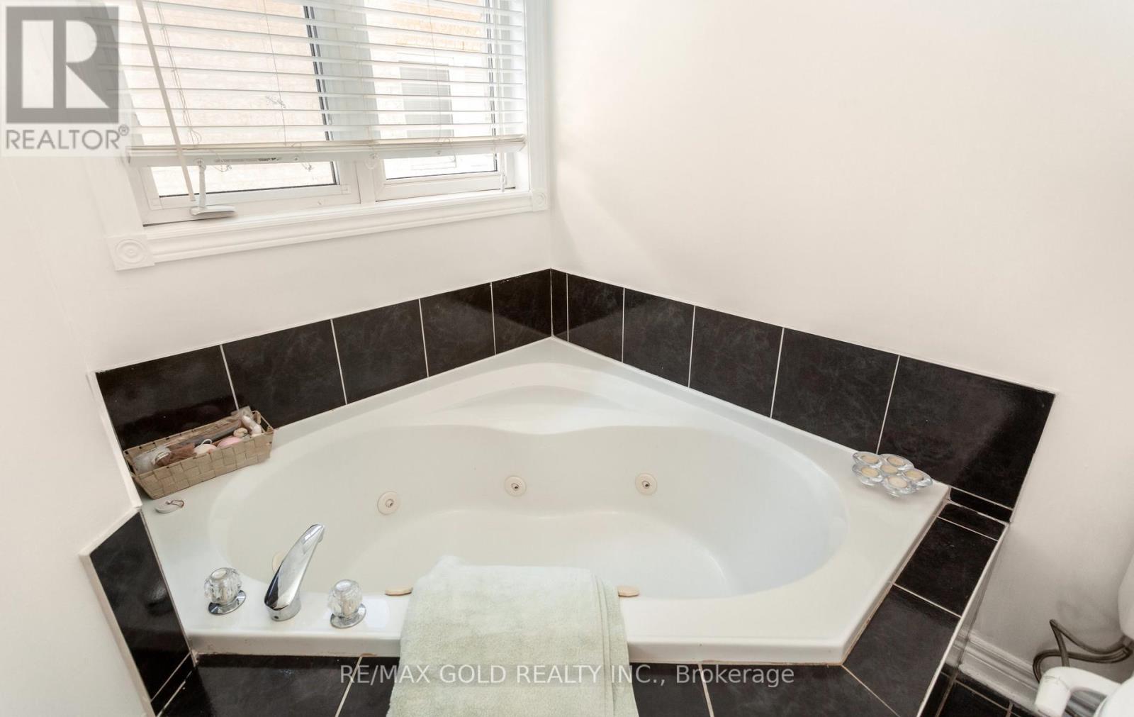 702 Twain Avenue, Mississauga, Ontario  L5W 1K7 - Photo 29 - W13214412