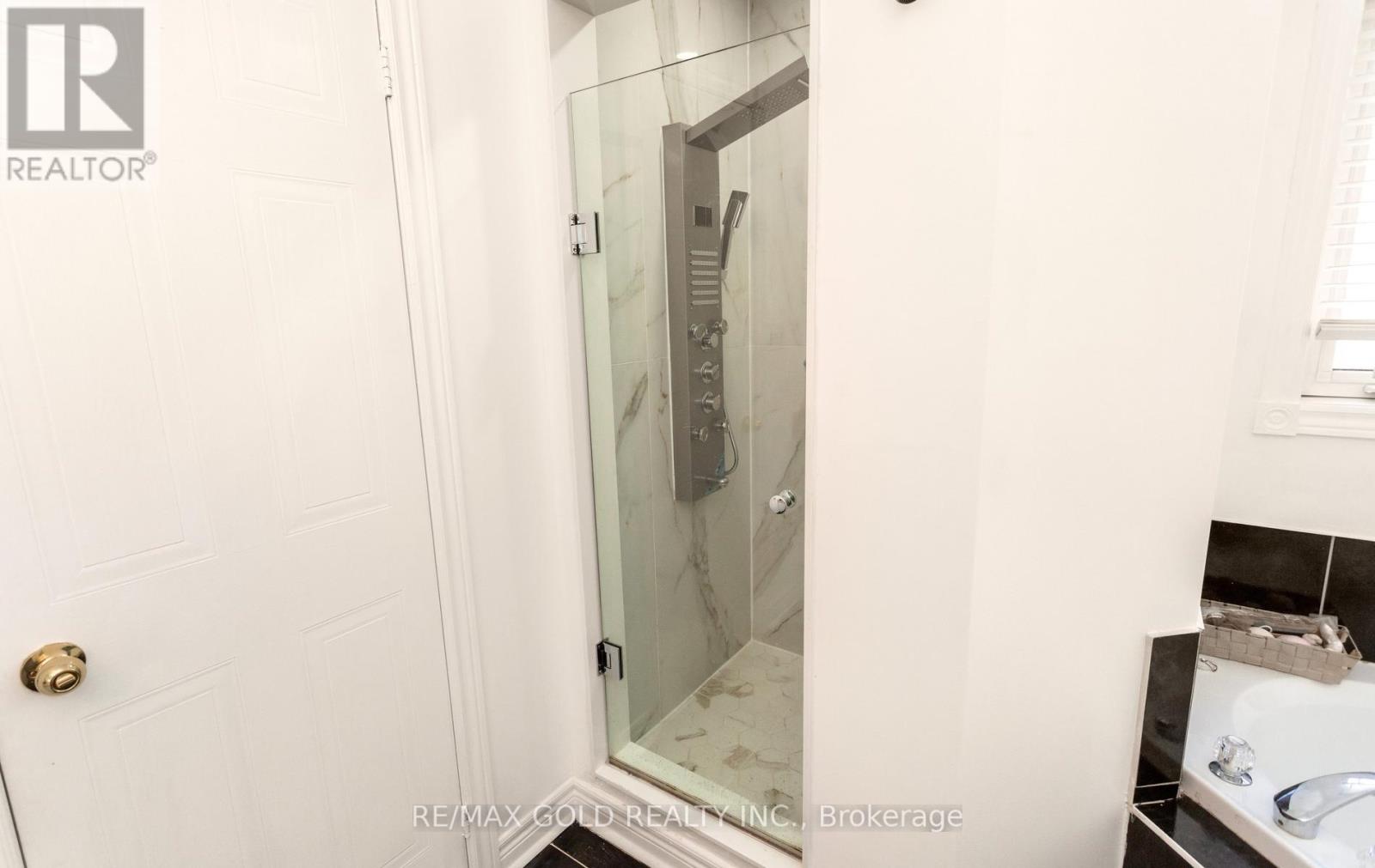 702 Twain Avenue, Mississauga, Ontario  L5W 1K7 - Photo 30 - W13214412
